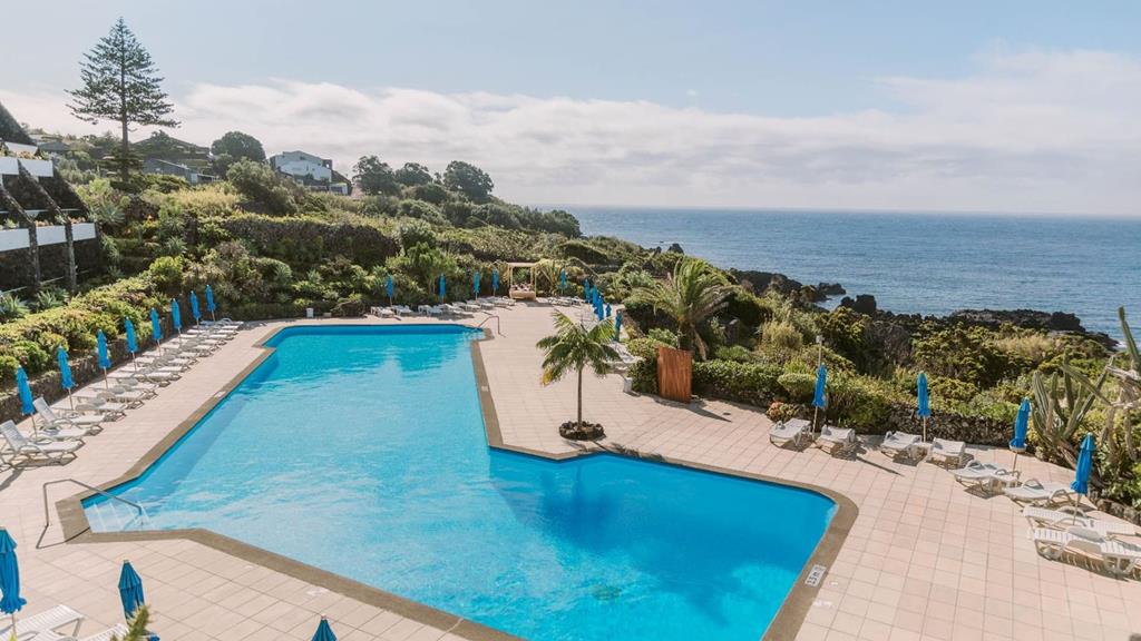 Caloura Resort – Zwembad aan zee, Caloura