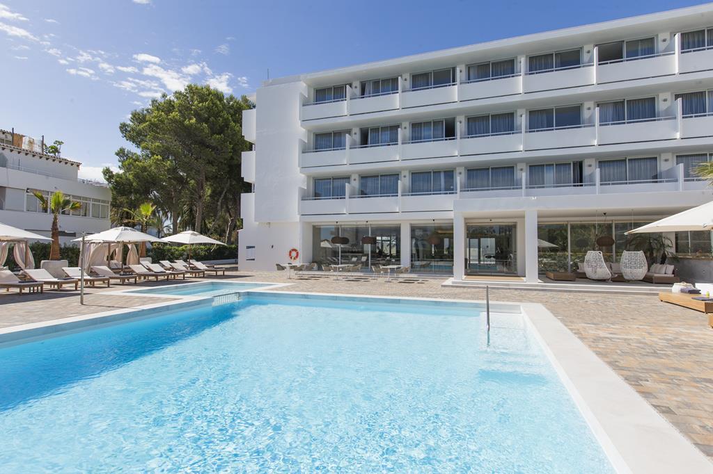 Anfora Ibiza – Zwembad met ligbedden, Es Canar