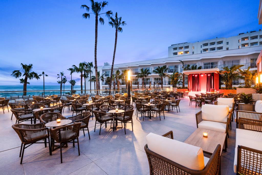 Riu Palace Nautilus – Terras bij avond, Torremolinos