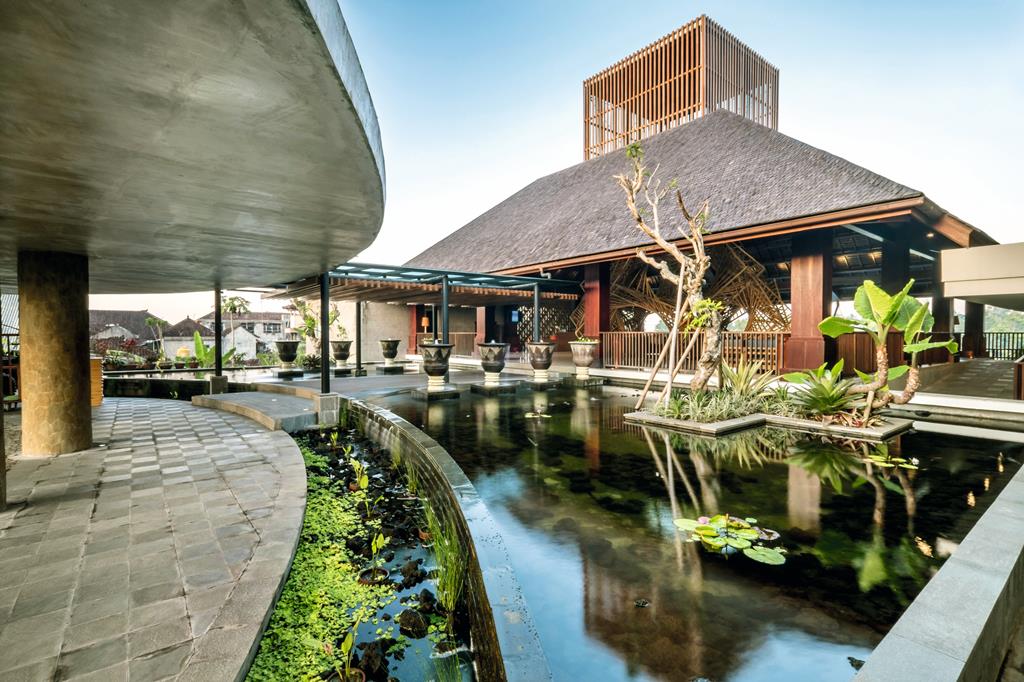 Element by Westin Ubud – Vijver bij entree, Ubud