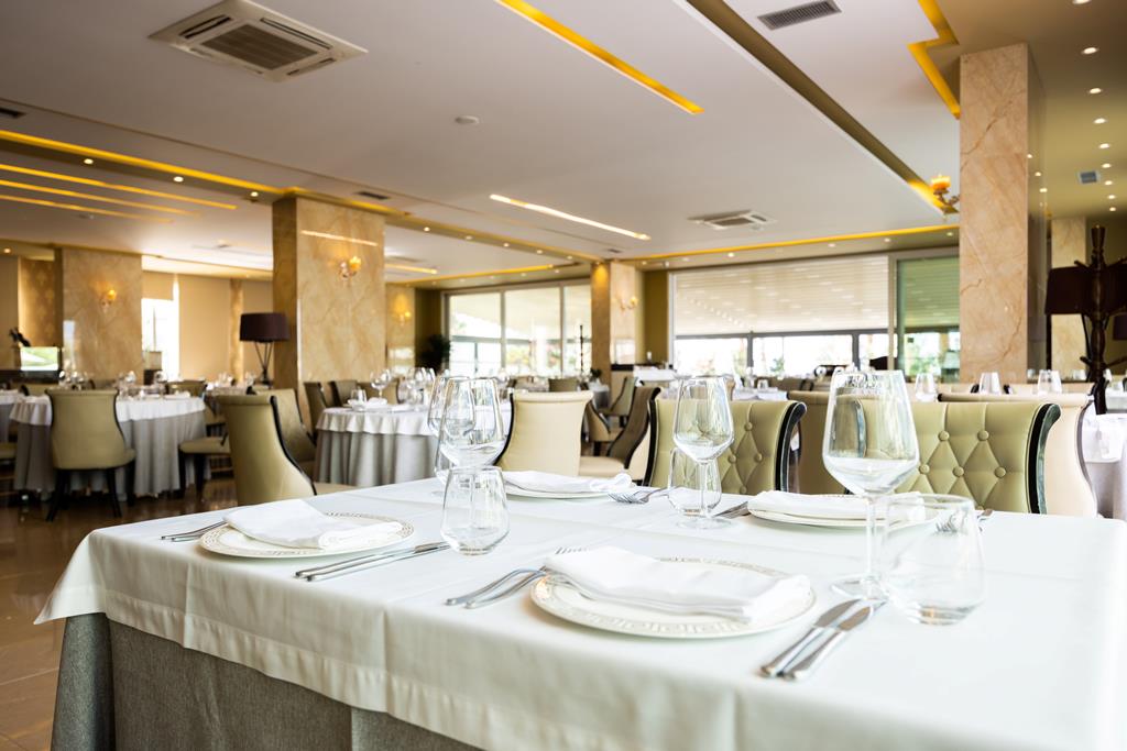 Hotel Grand Blue Fafa – Restaurant, Golem