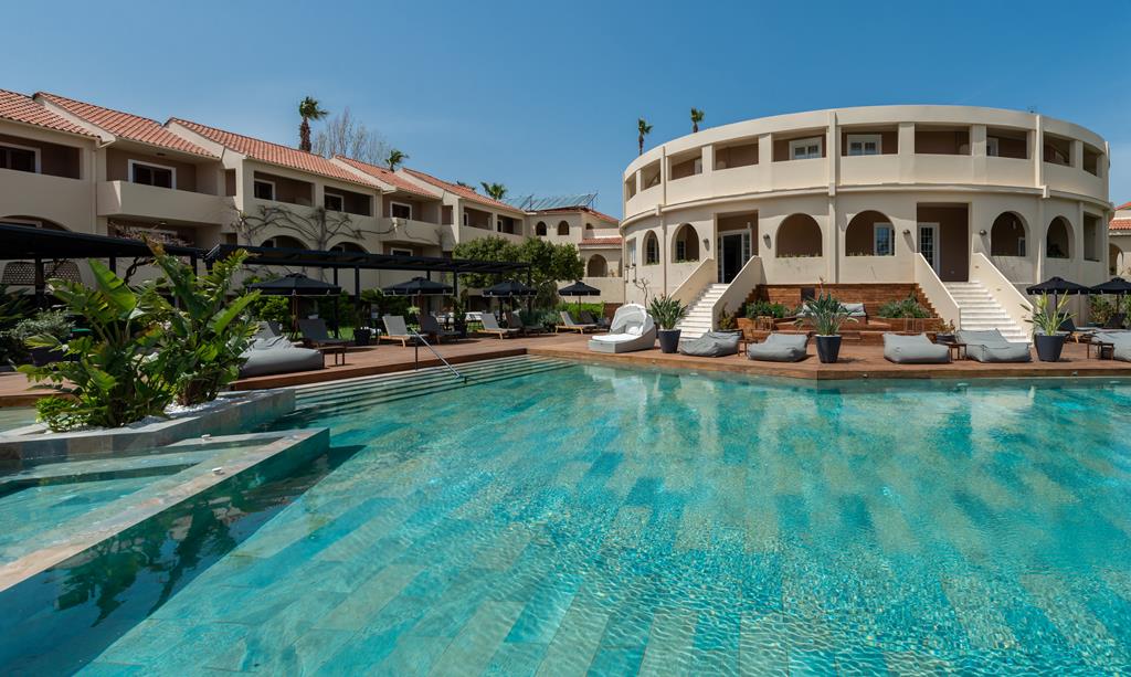 Bitzaro Palace – Zwembad met hotel, Kalamaki