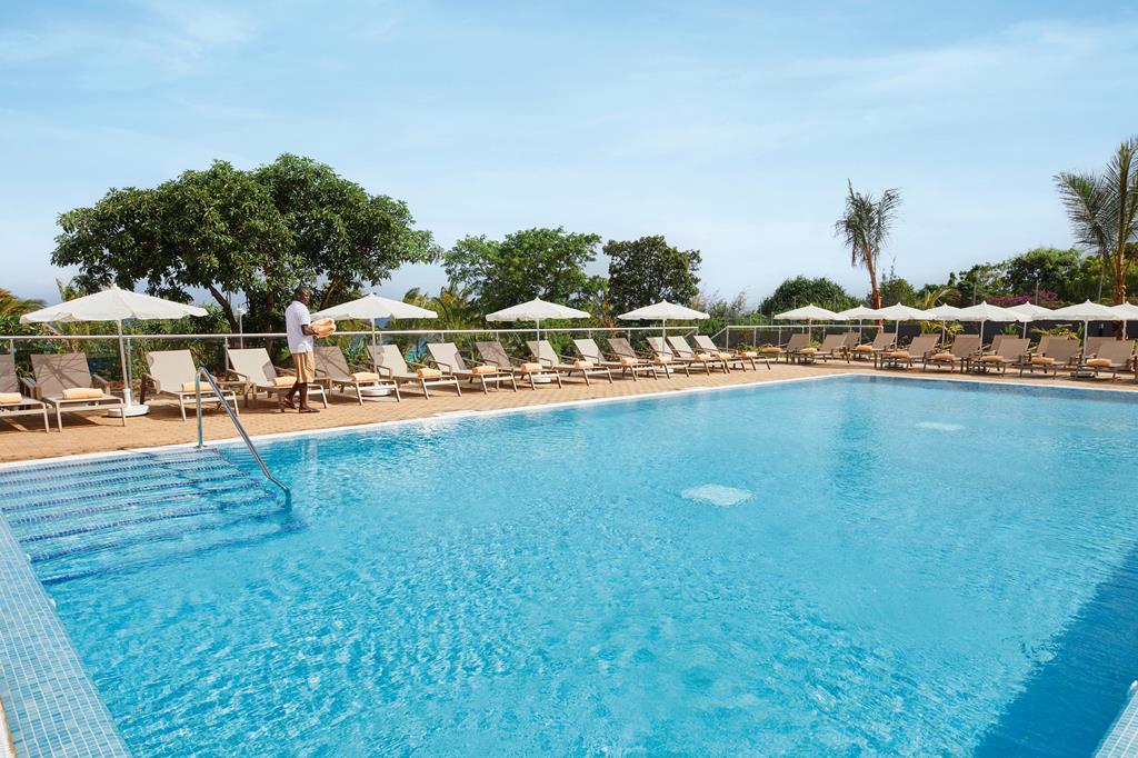 Riu Jambo – Zwembad met ligbedden, Nungwi
