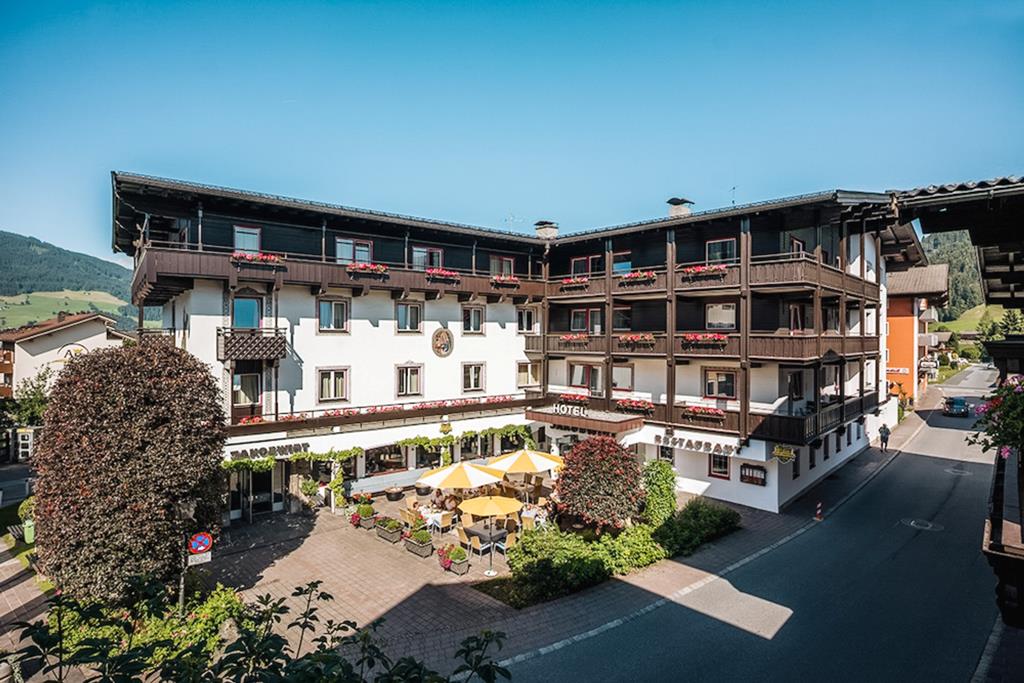 Hotel Jakobwirt – Gevel in zon, Westendorf