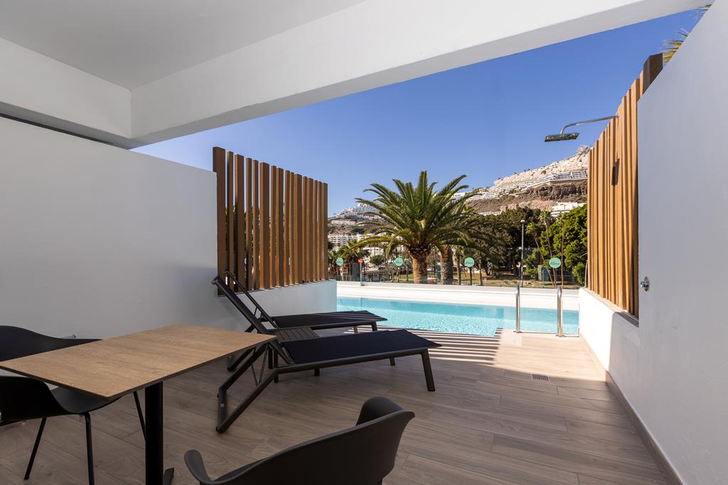 Miami – Terras aan zwembad, Puerto Rico