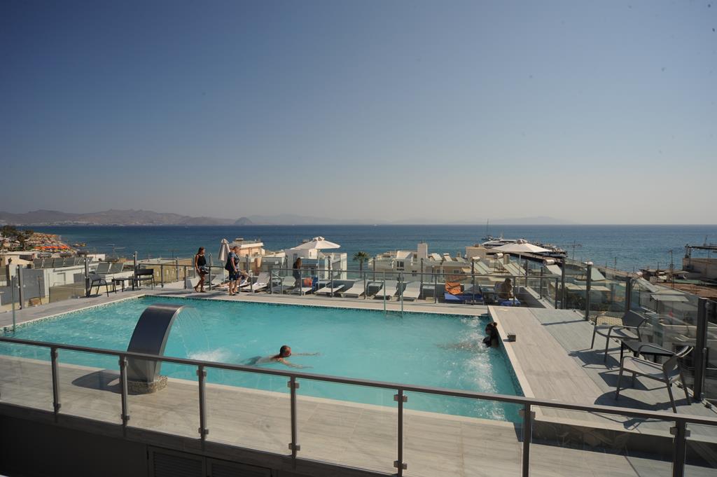 Astron Suites – Zwembad met zwemmer, Kos-Stad