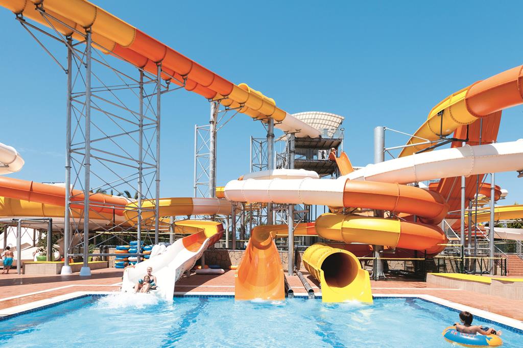 SPLASHWORLD AQI Pegasos World – Glijbanen, Side