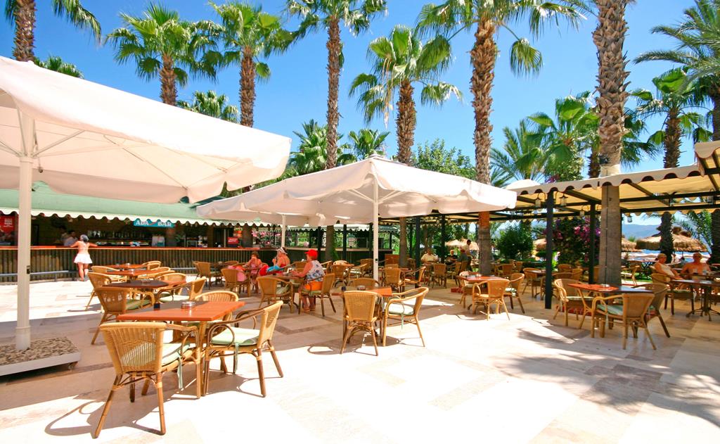 Aqua Hotel – Terras met parasols, Icmeler