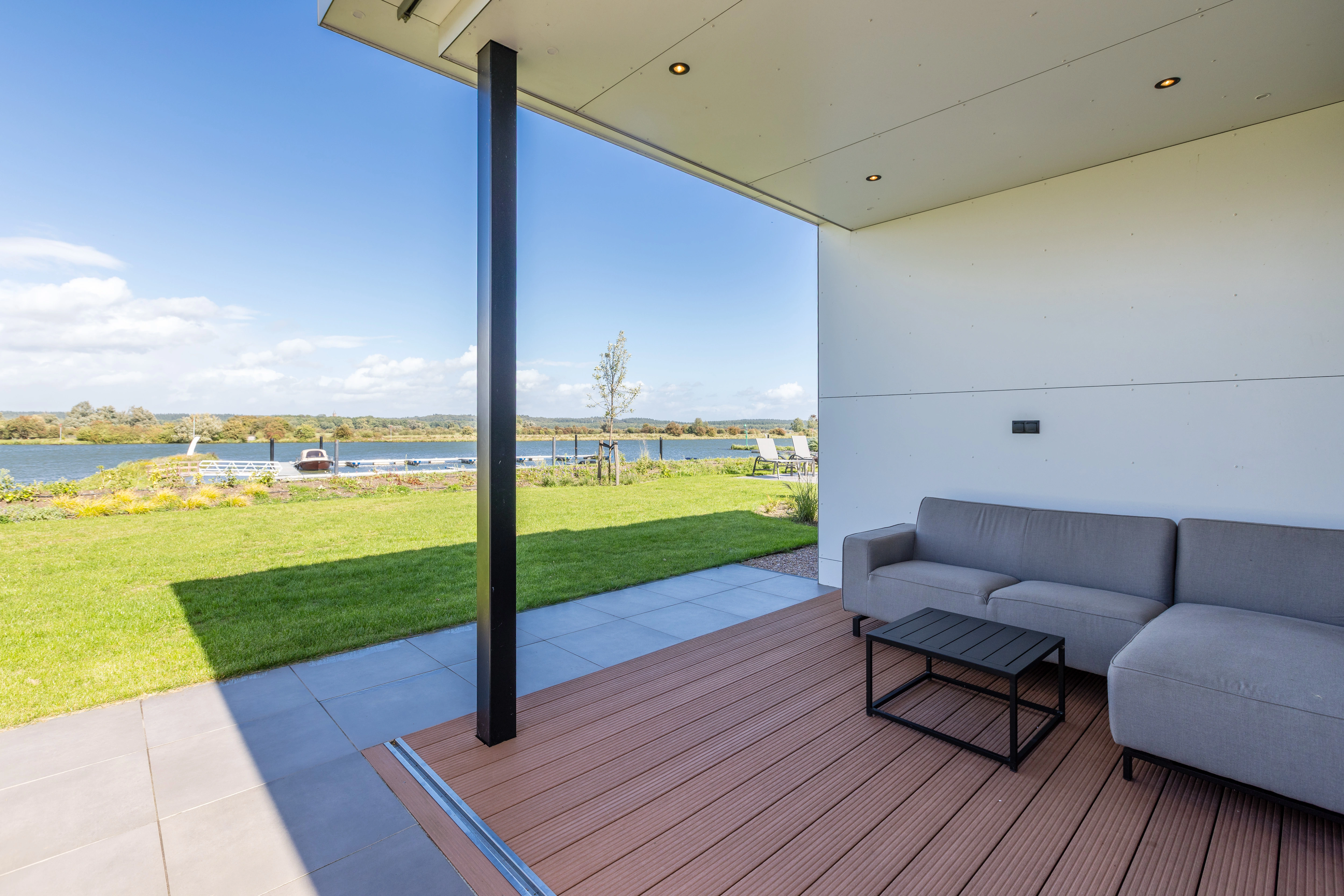 Landal Rijnbandijk 10b - 6 persoons Water & Hottub Lodge