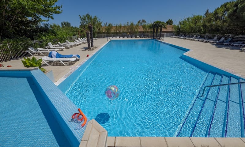 Camping Les Fontaines cover