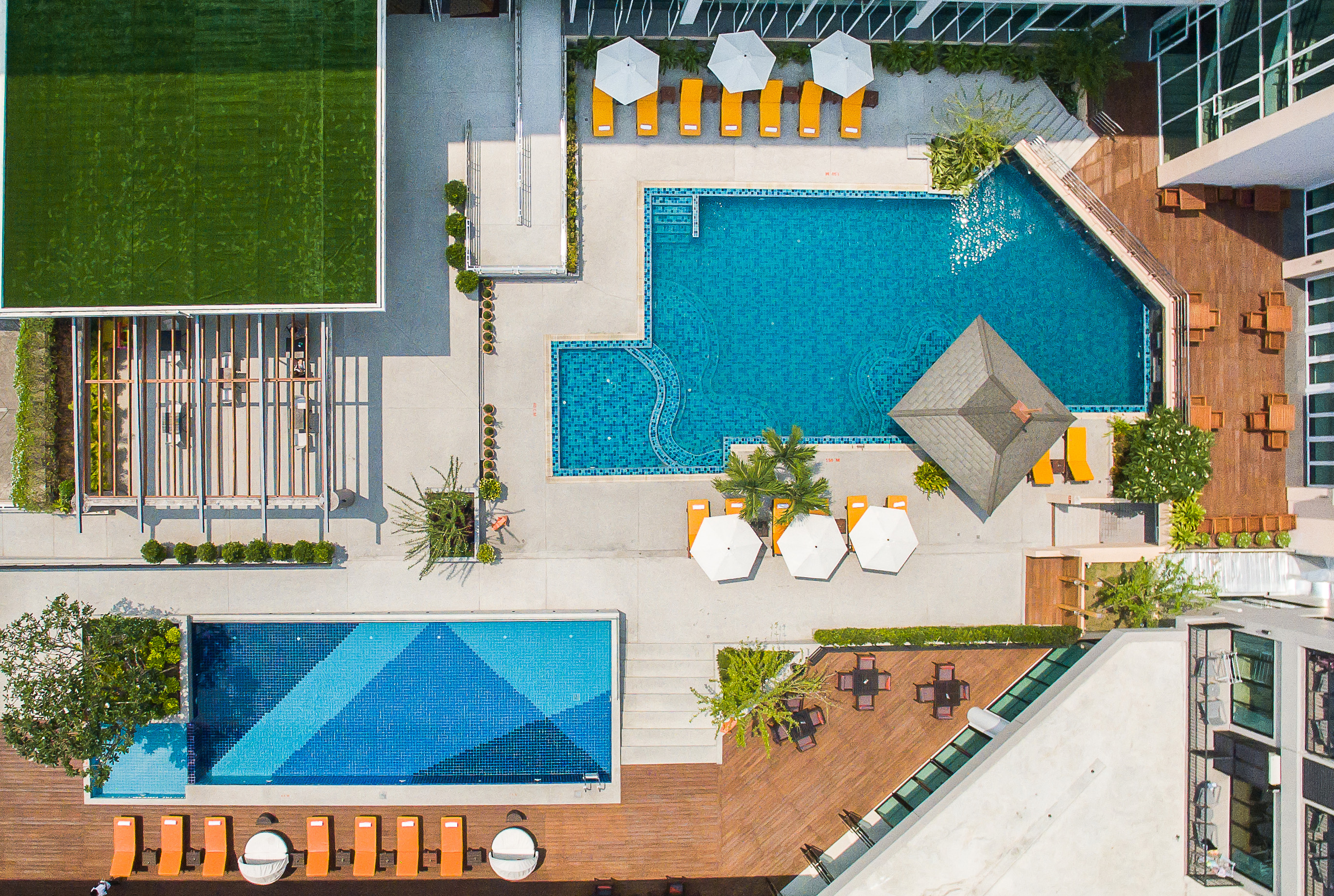 Hotel J Pattaya cover