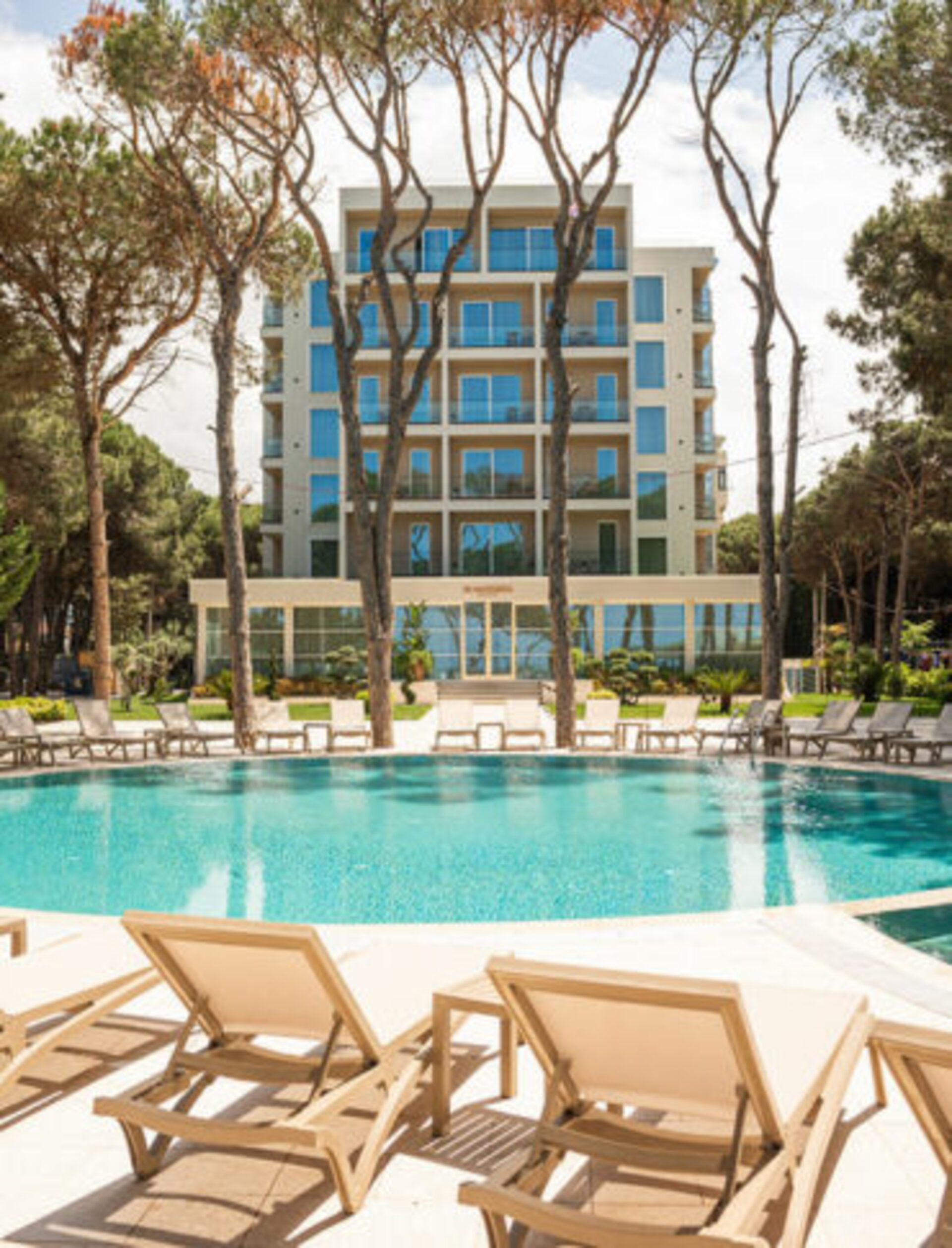 Hotel Skanderbeg cover