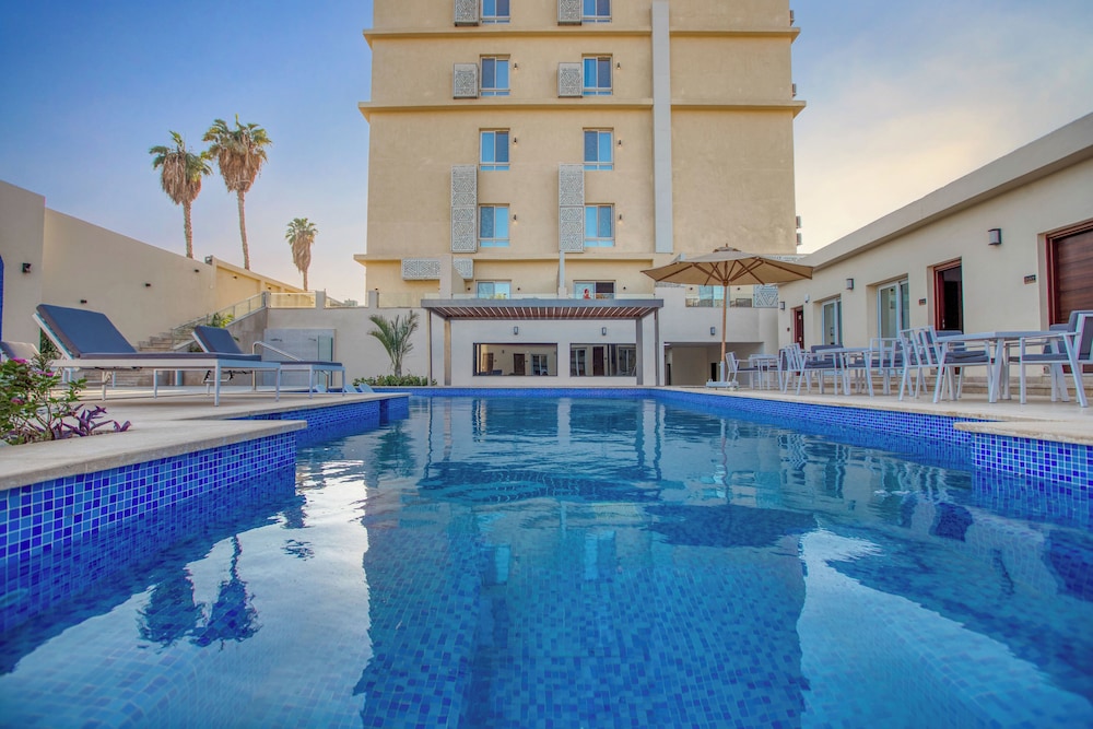 Mazar Pyramids Hotel cover