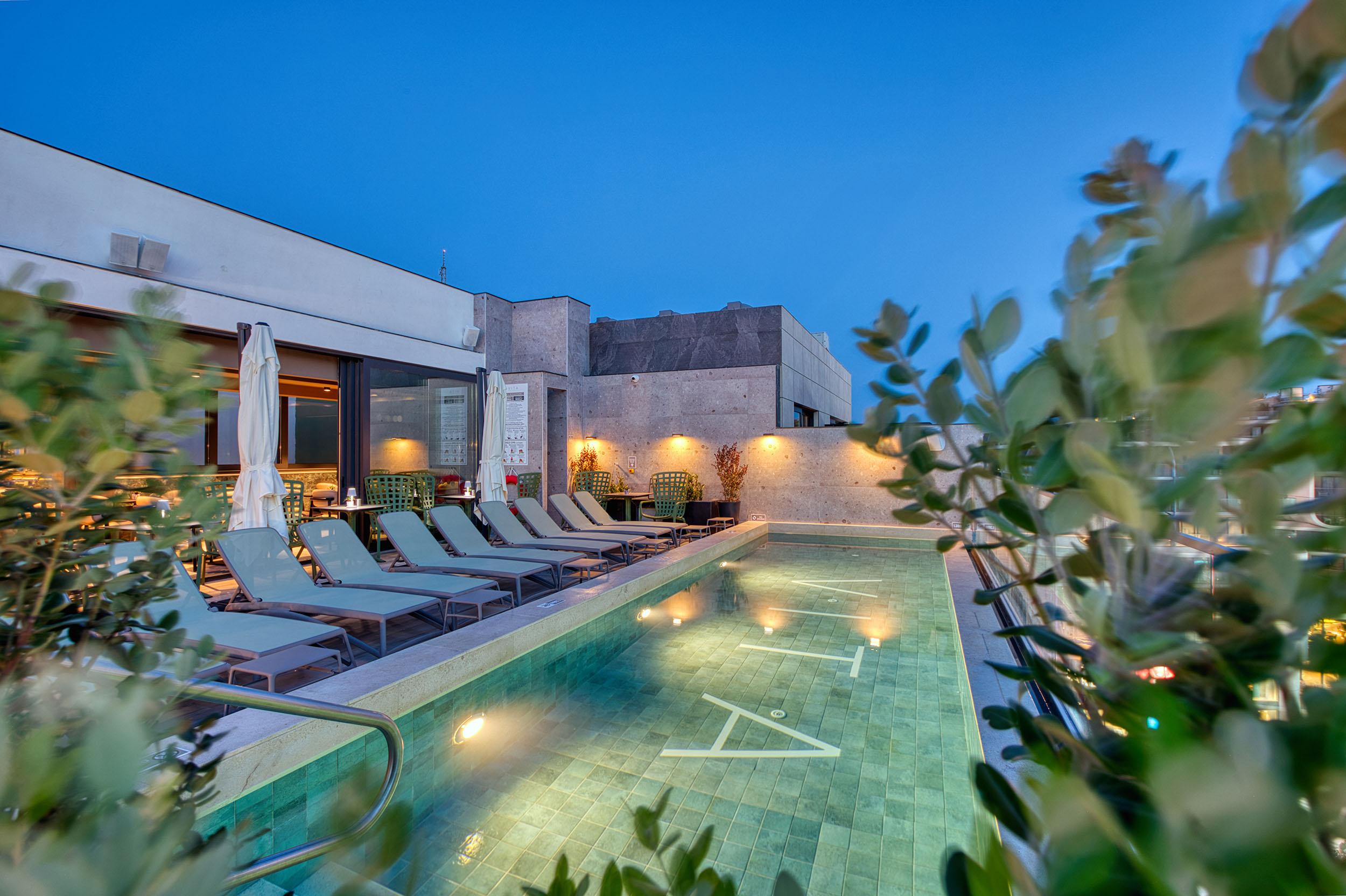 VITA Hotel & Rooftop cover