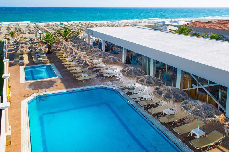 Odyssia Beach – Zwembad en strand van boven, Rethymnon
