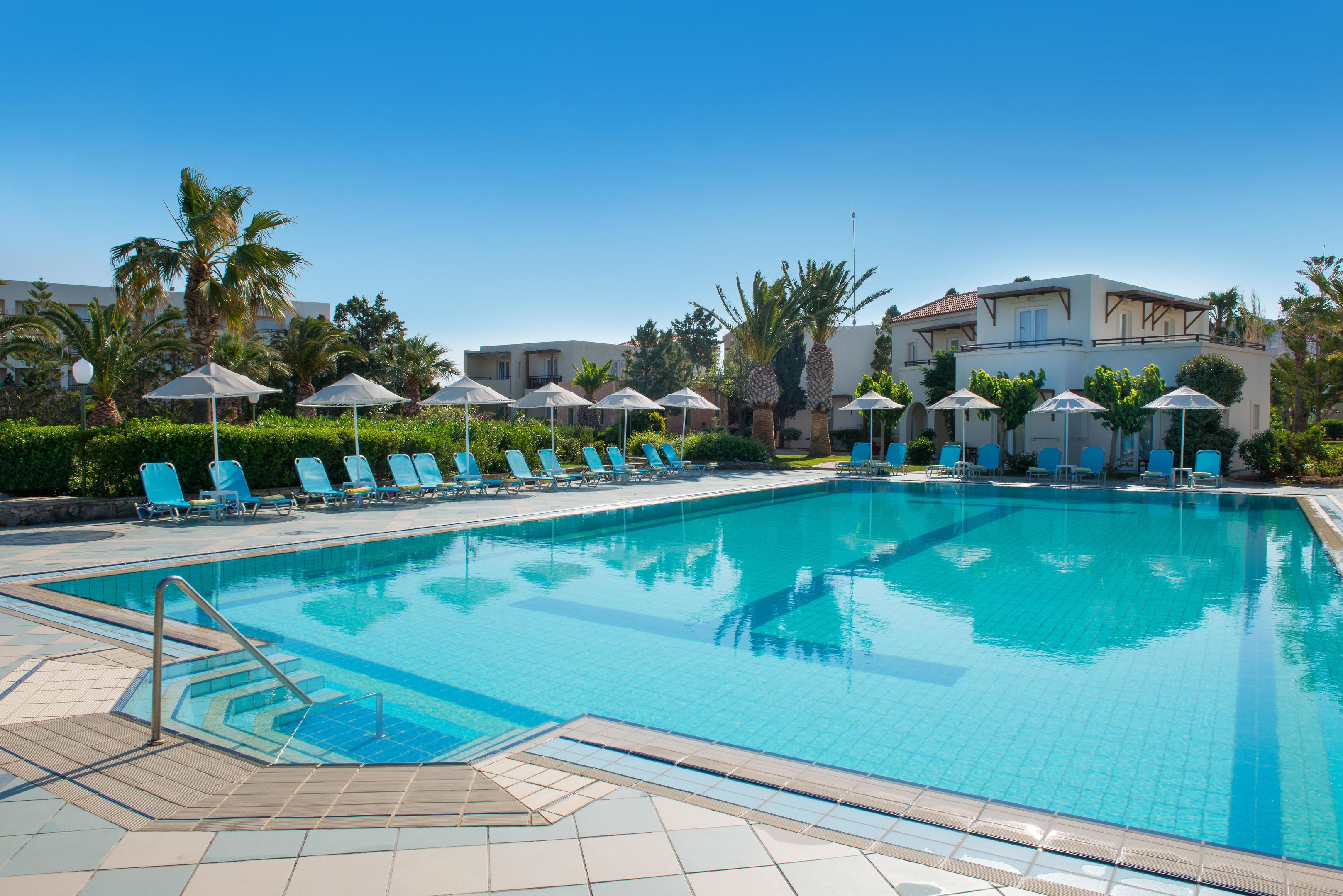 Iberostar Waves Creta Panorama & Mare – Zwembad met ligbedden, Panormos