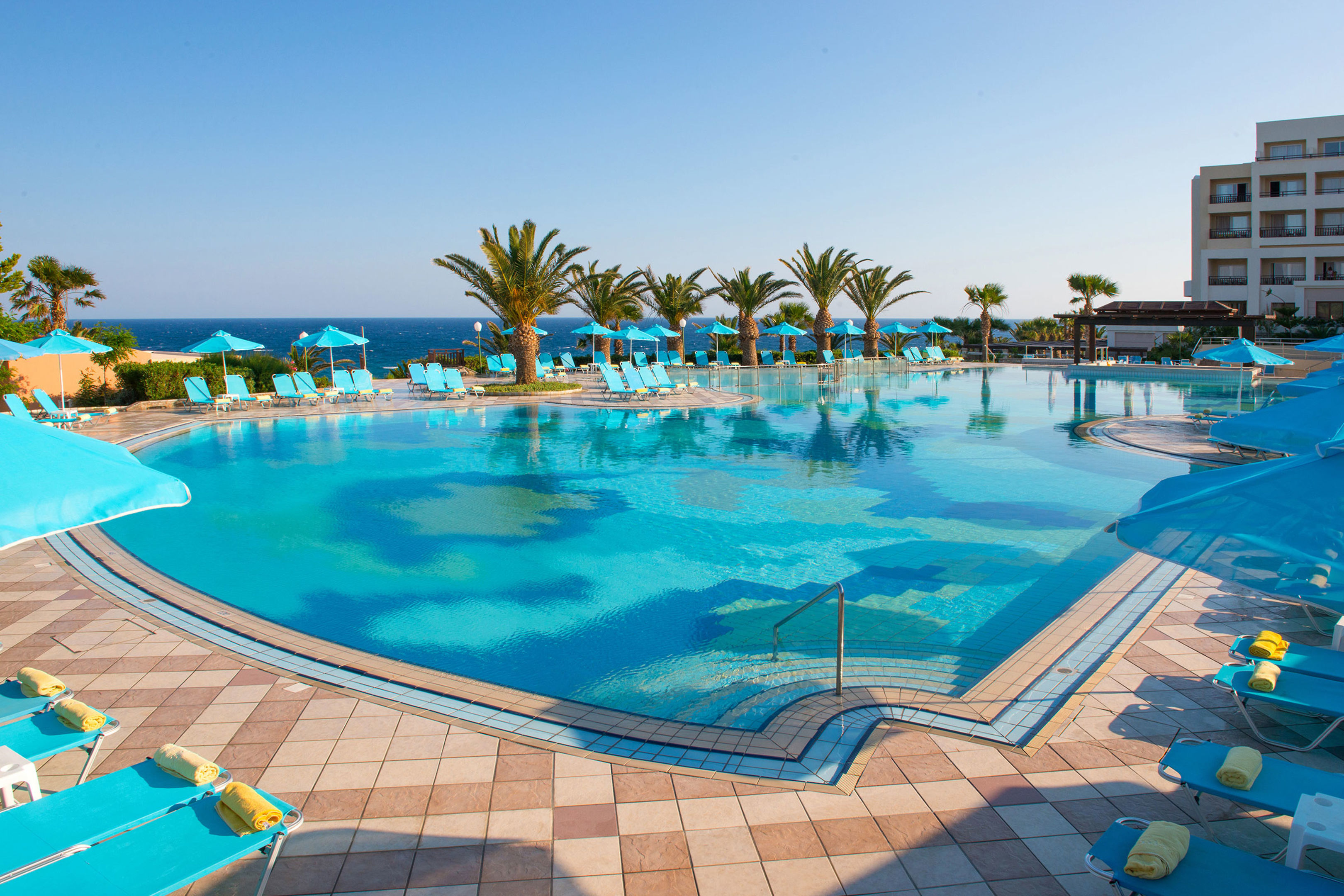 Iberostar Waves Creta Panorama & Mare – Zwembad met palmen, Panormos