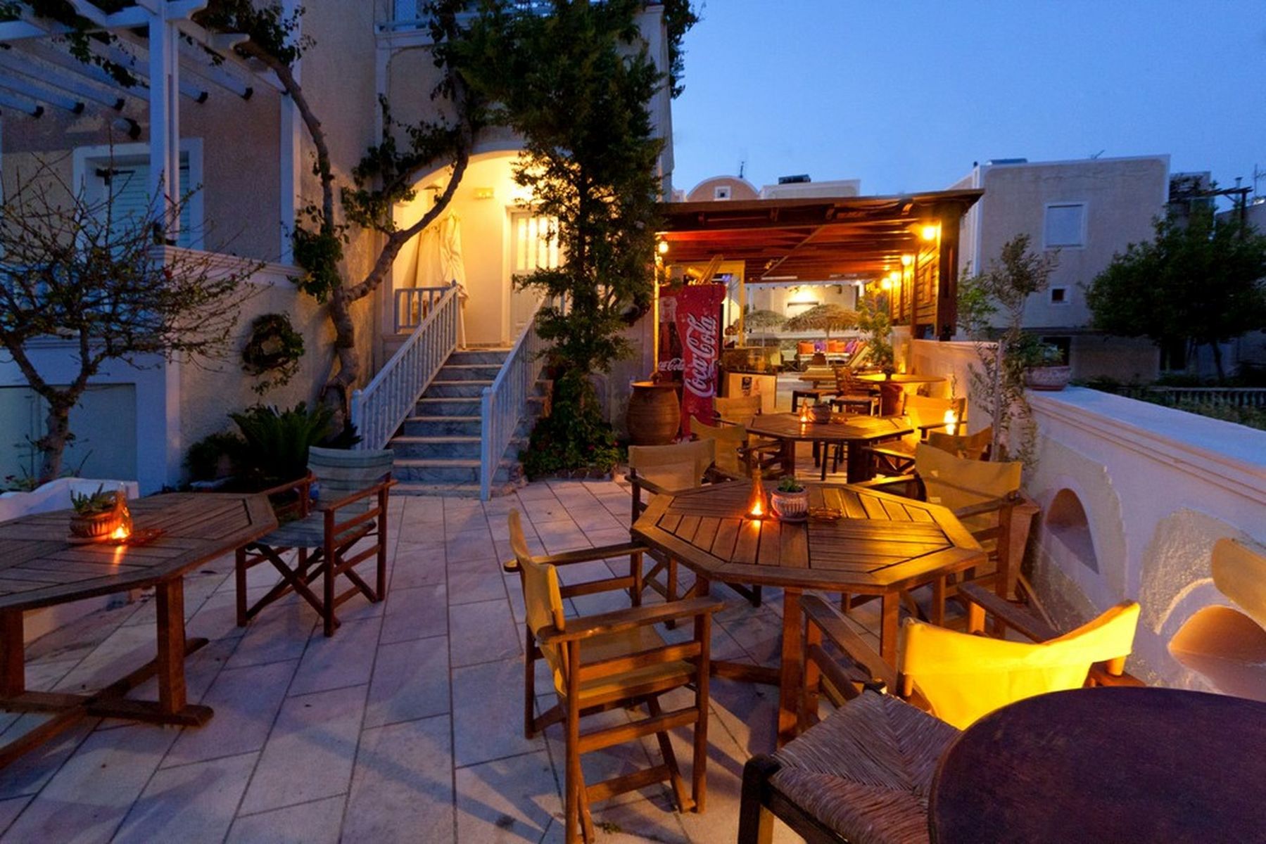 Sellada Apartments – Terras bij avond, Kamari