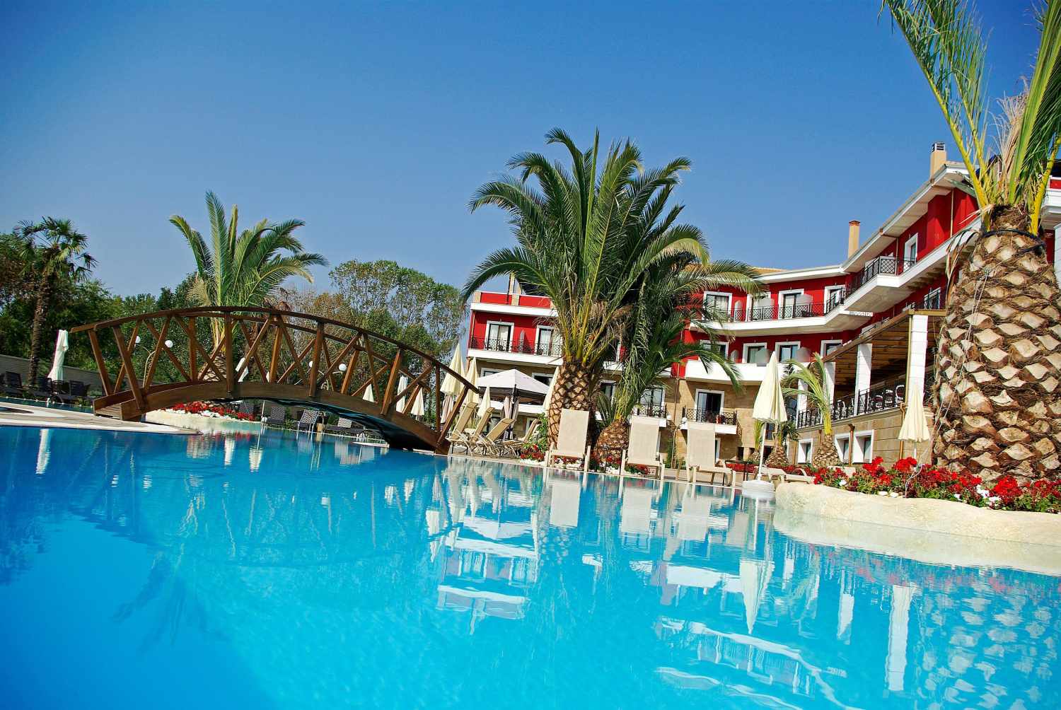 Mediterranean Princess – Zwembad met brug, Paralia
