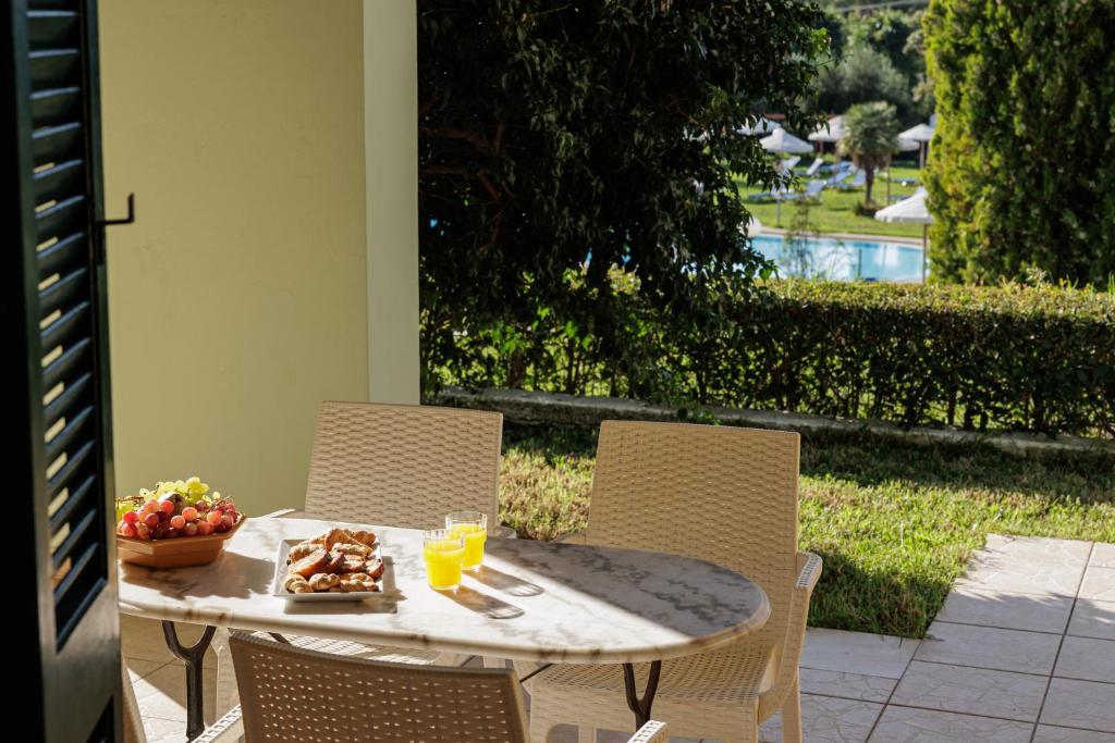 Century Resort Corfu – Ontbijt op terras, Acharavi