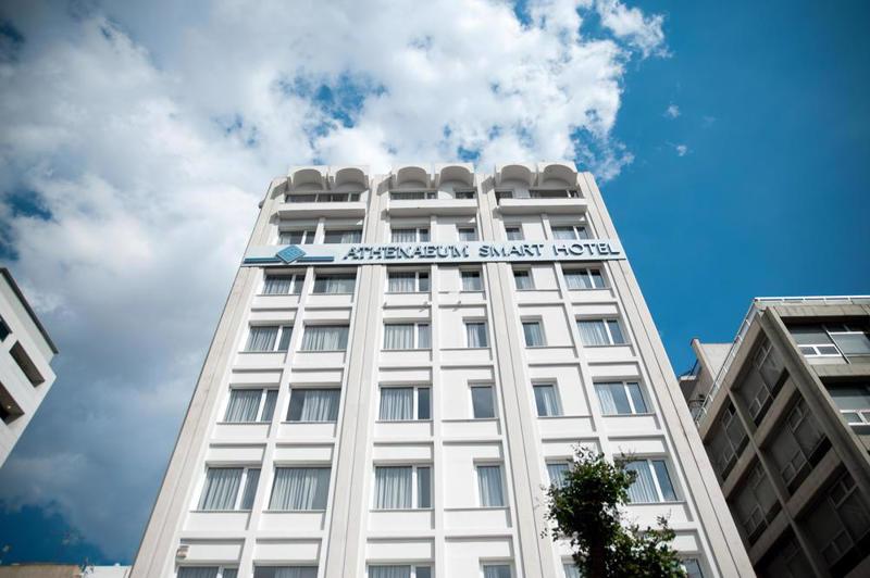 Athenaeum Smart Hotel – Gevel met blauwe lucht, Athene