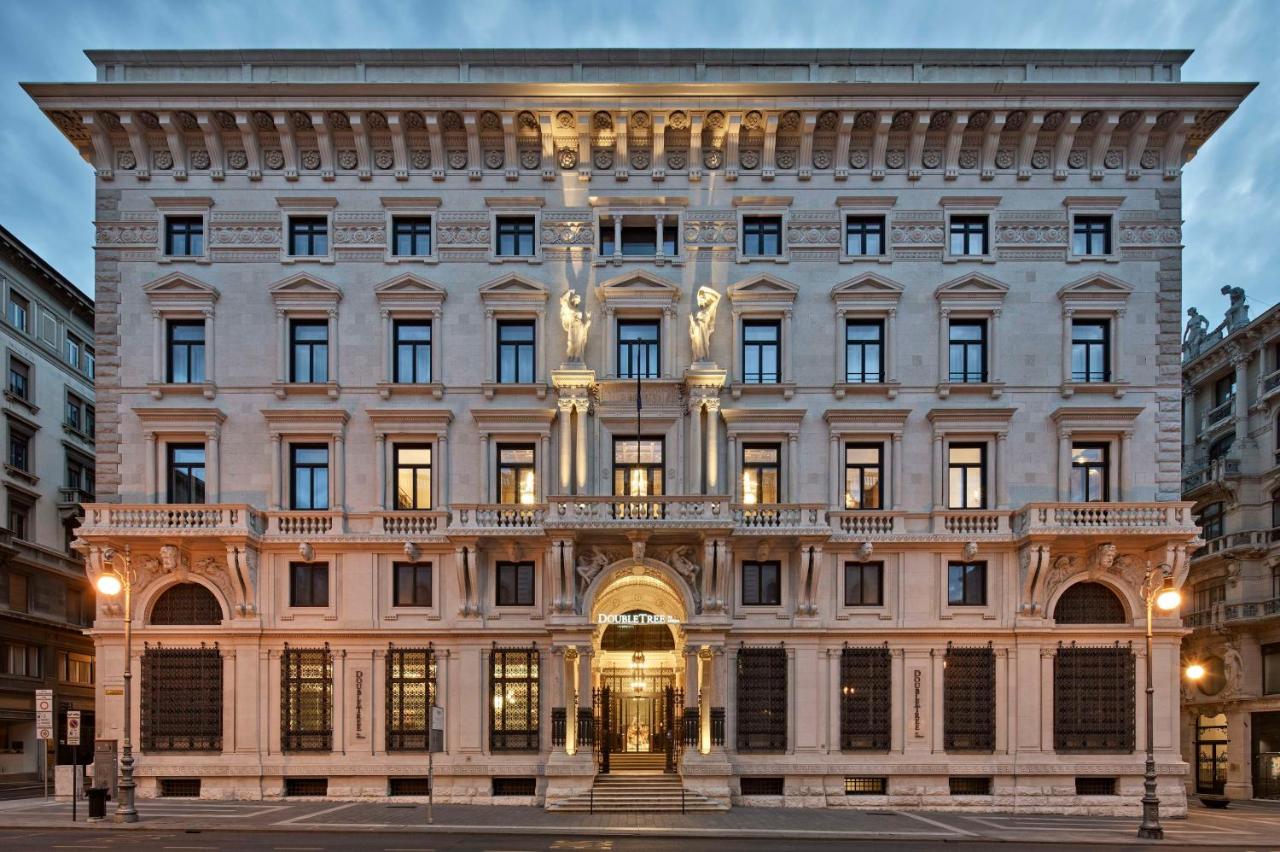 DoubleTree By Hilton Trieste – Gevel bij avond, Trieste
