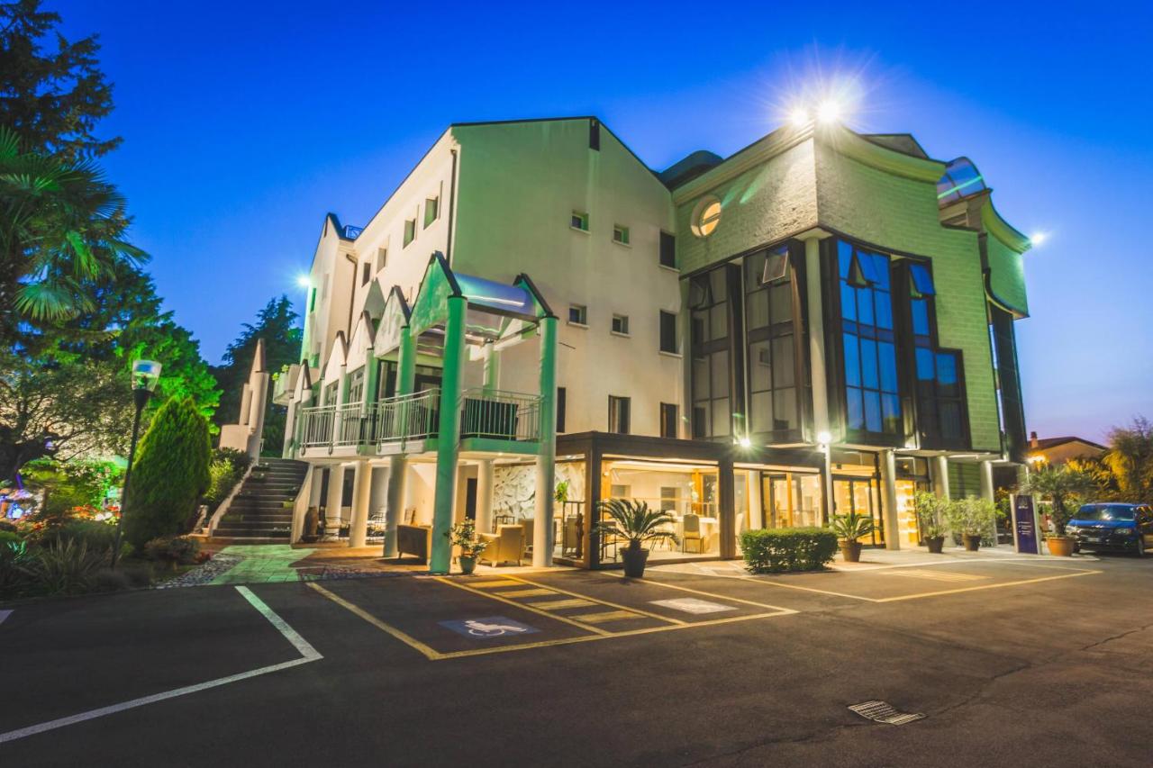 Park Hotel Ai Pini – Hotel bij avond, Venetië