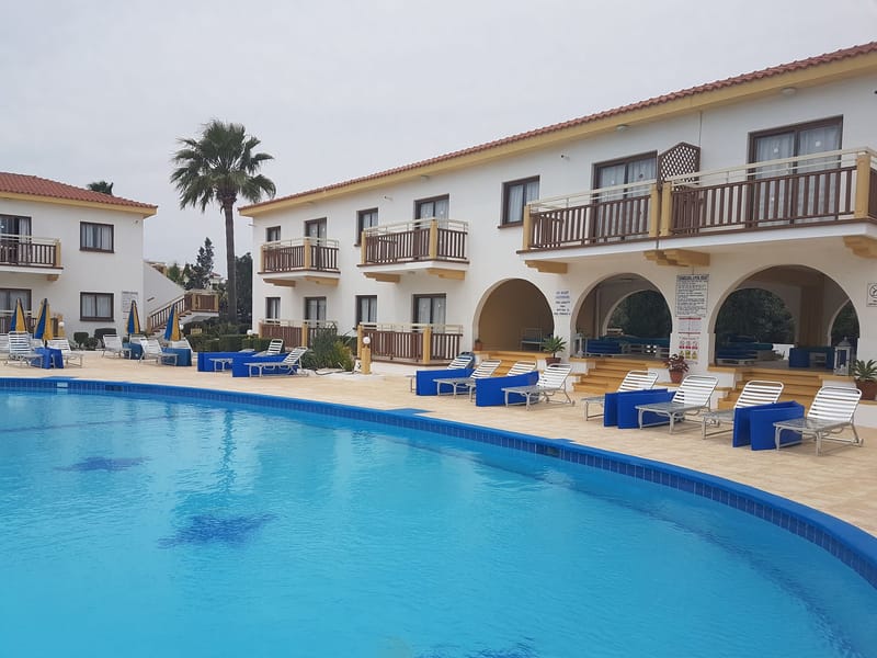 Cosmelenia Hotel & Apartments
