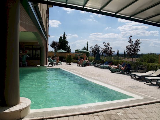 Precise House Montaperti Siena – Zwembad met ligbedden, Asciano