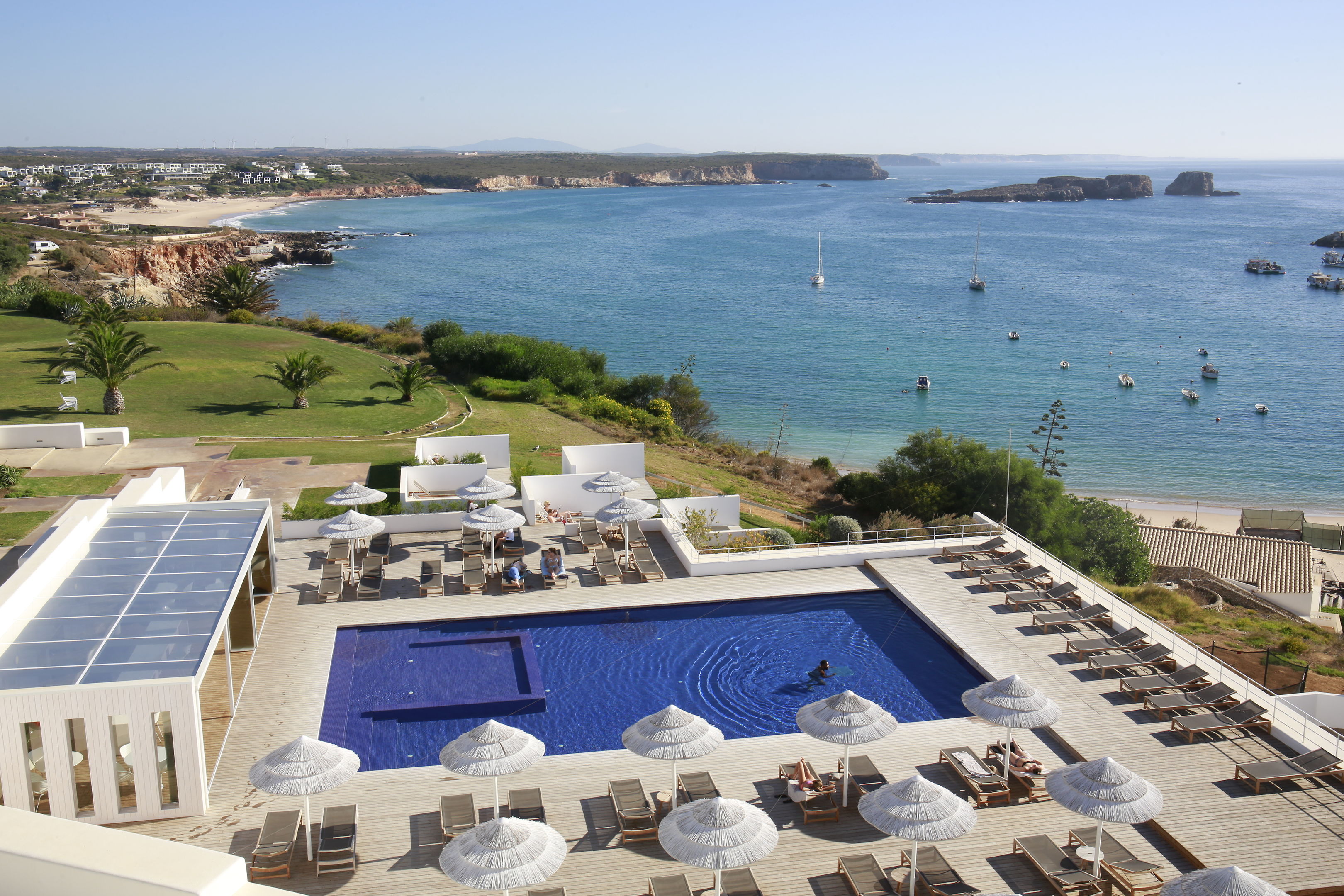 Memmo Baleeira – Zwembad boven de baai, Sagres
