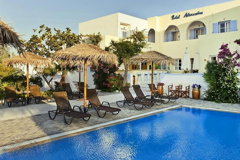 Alexandra Hotel & Apartments – Zwembad met ligbedden, Kamari