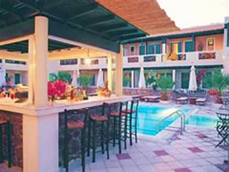 Rose Bay Hotel – Zwembadbar, Kamari