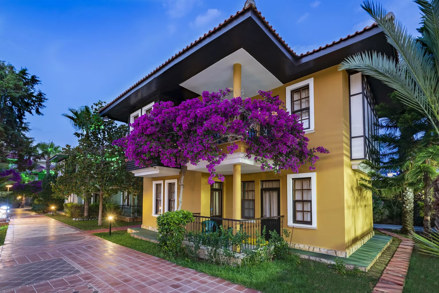 Club Dizalya – Bungalow met bloemen, Konakli