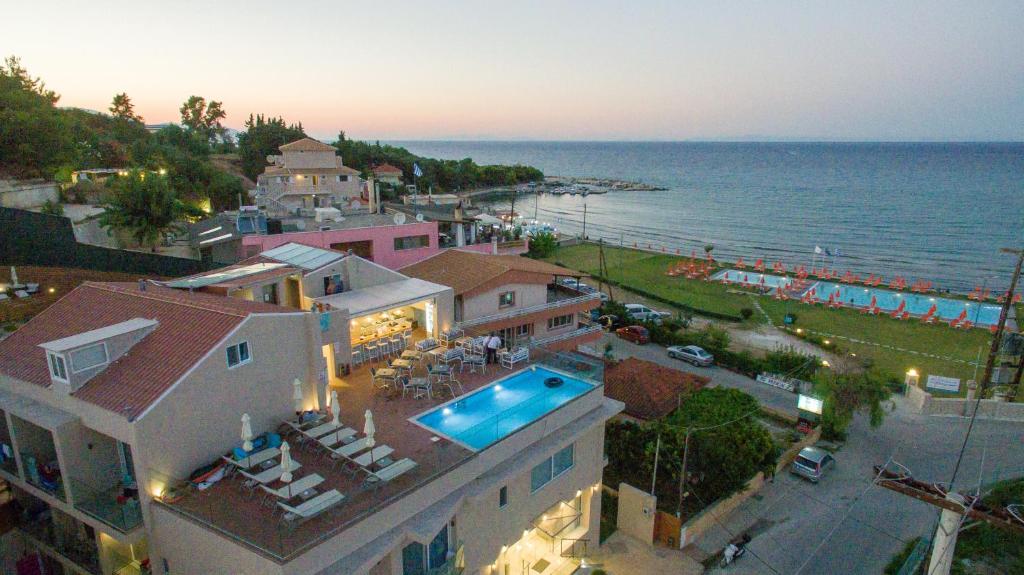 Porto Planos Beach Hotel – Dakzwembad aan zee, Tsilivi