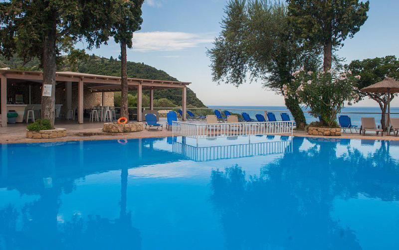 Blue Princess Beach Hotel & Suites – Zwembad met terras, Liapades