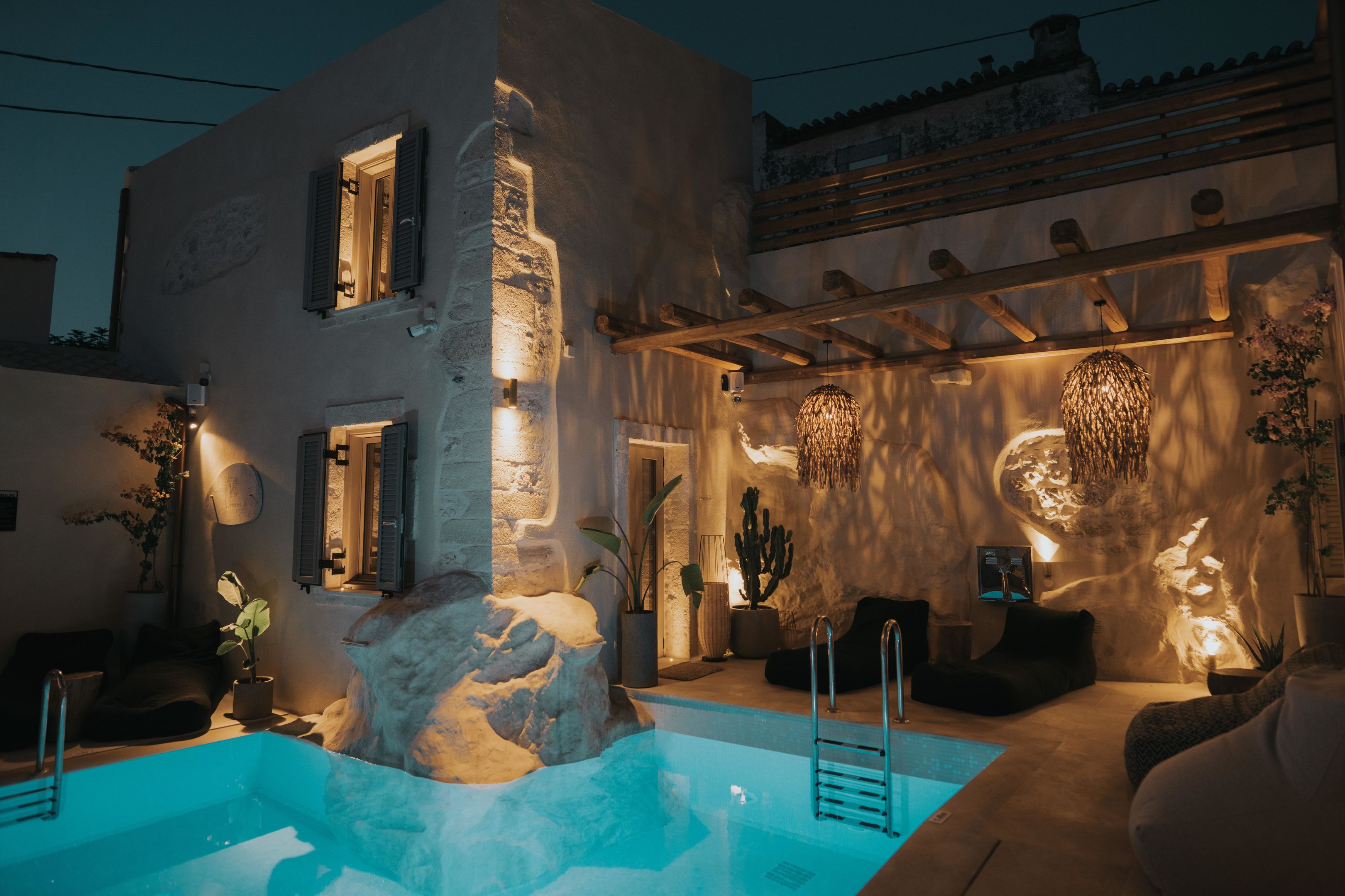 Manili Boutique Suites & Villas cover