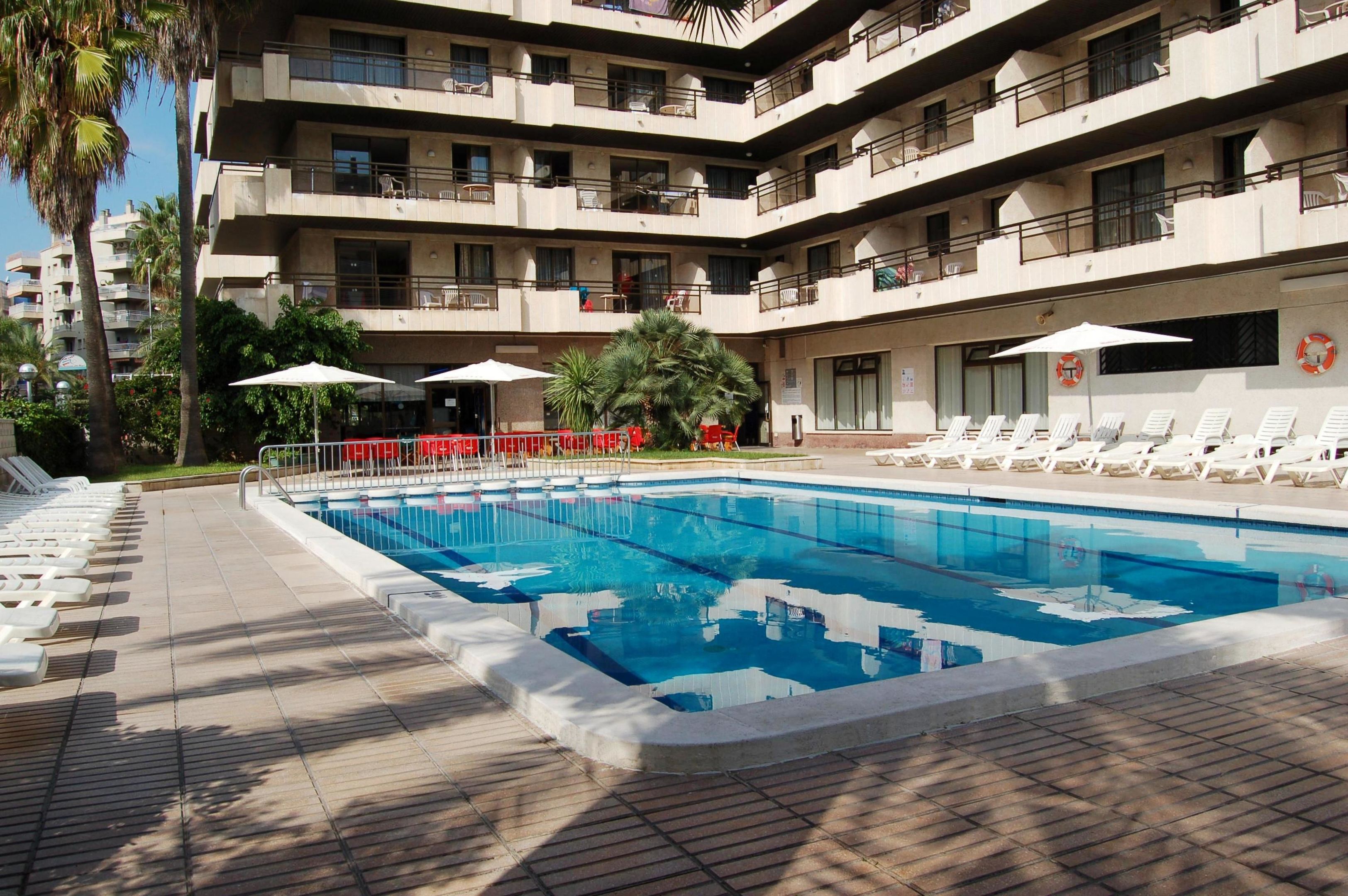 Apartaments CYE Salou cover