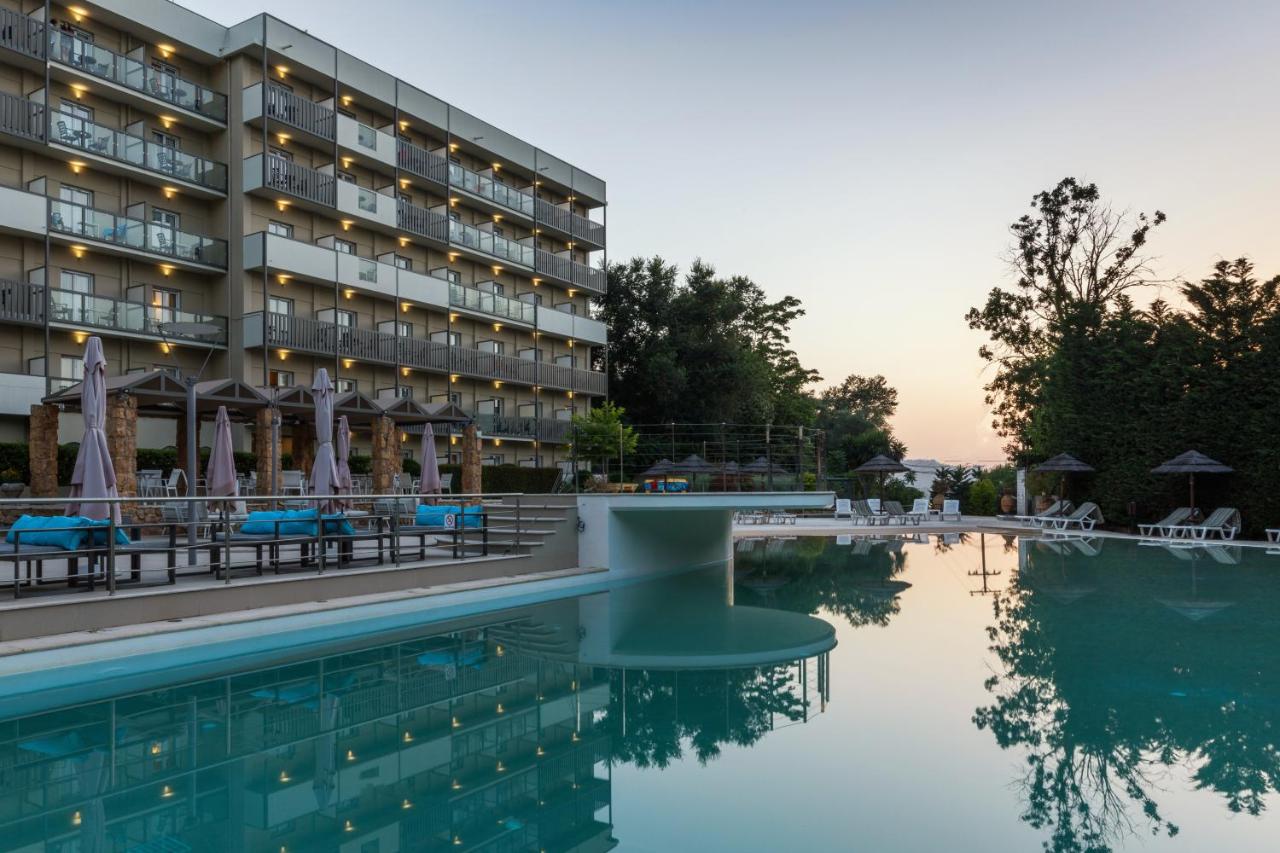 Ariti Grand Hotel Corfu – Zwembad bij zonsondergang, Kanoni