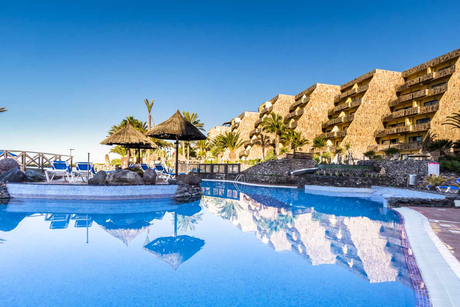 BlueBay Beach Club – Zwembad met weerspiegeling, Bahia Feliz
