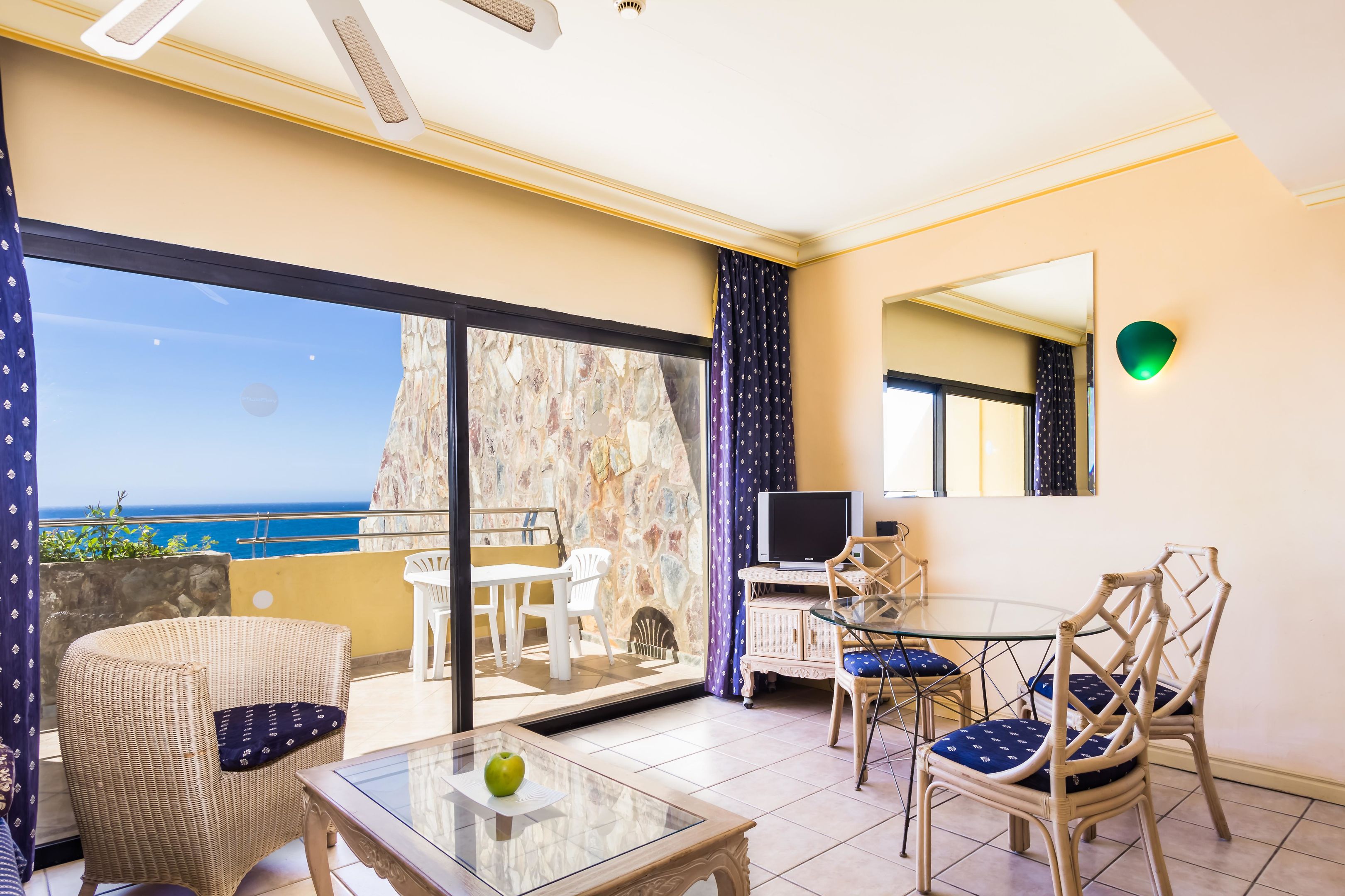 BlueBay Beach Club – Woonkamer met balkon, Bahia Feliz