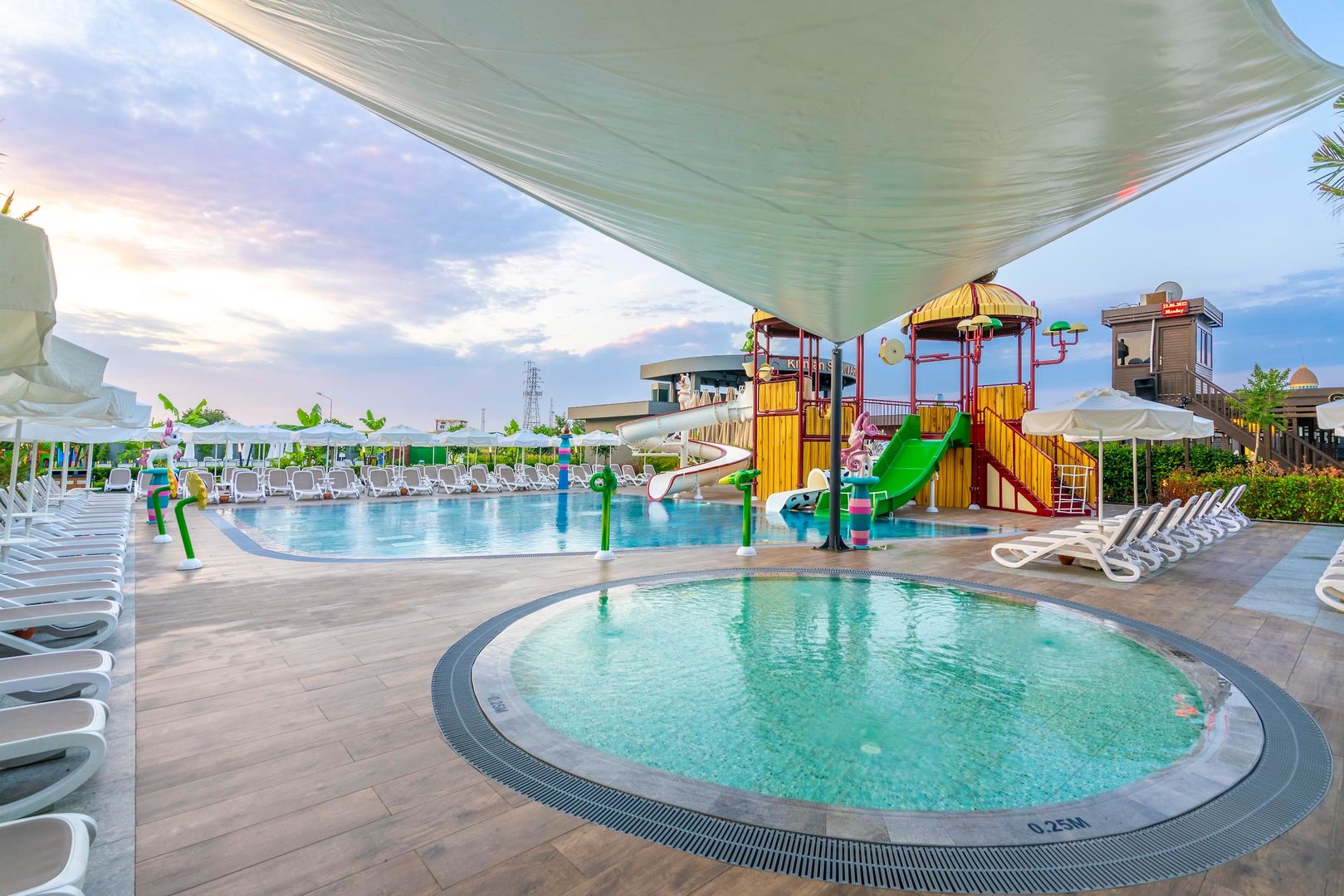 Calyptus Kirman Premium – Kinderbad, Side