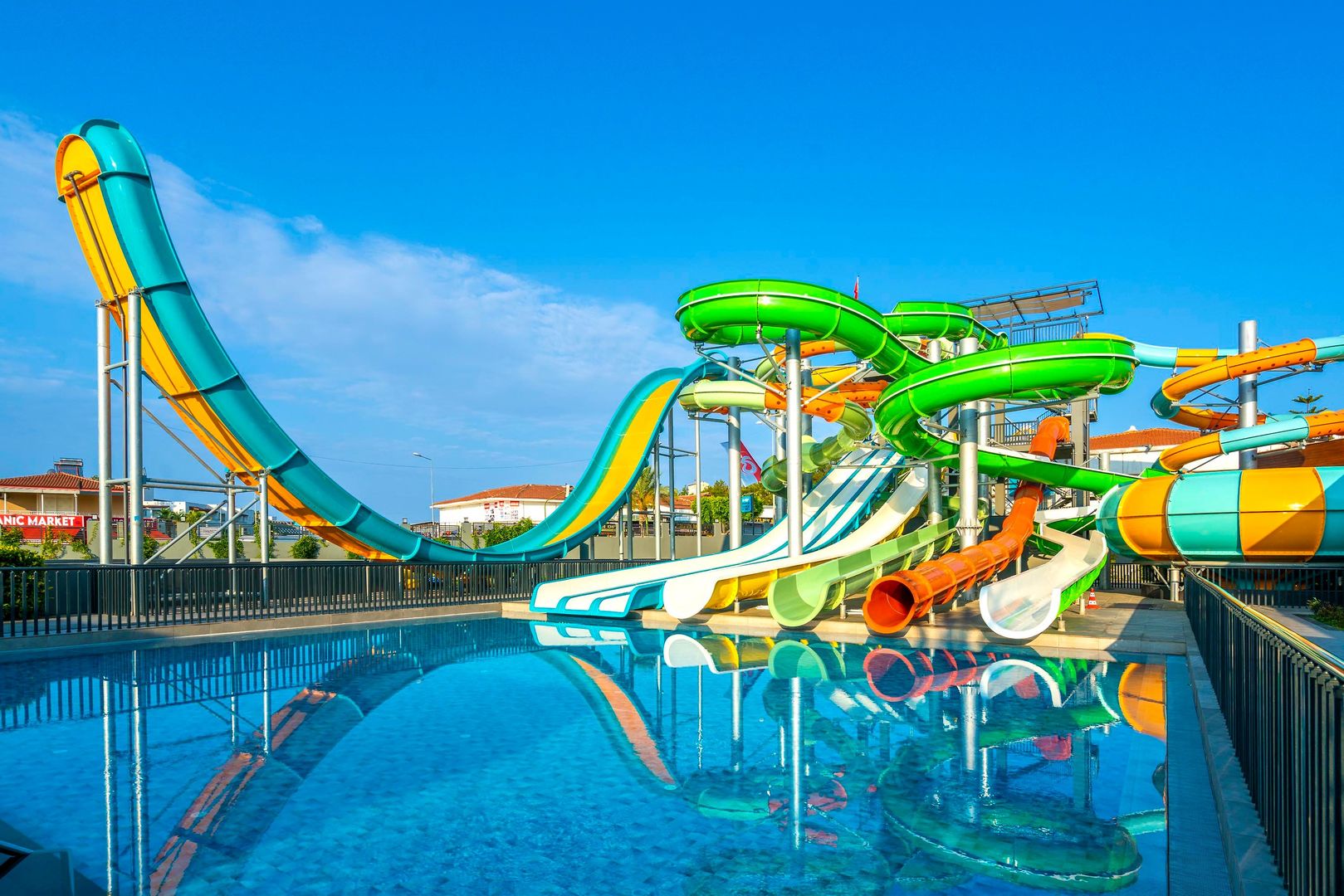 Calyptus Kirman Premium – Waterglijbanen, Side