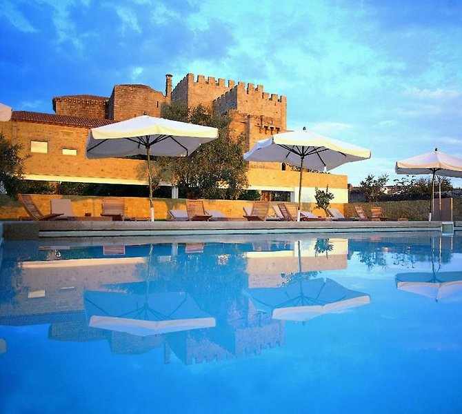 Pousada Mosteiro Crato – Zwembad met parasols, Crato