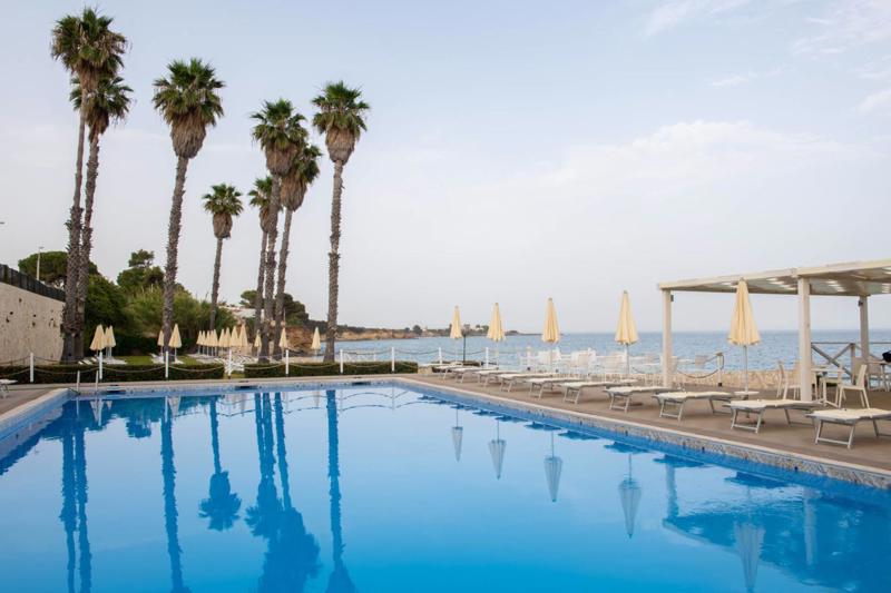 President Sea Palace Hotel – Zwembad met ligbedden, Niet