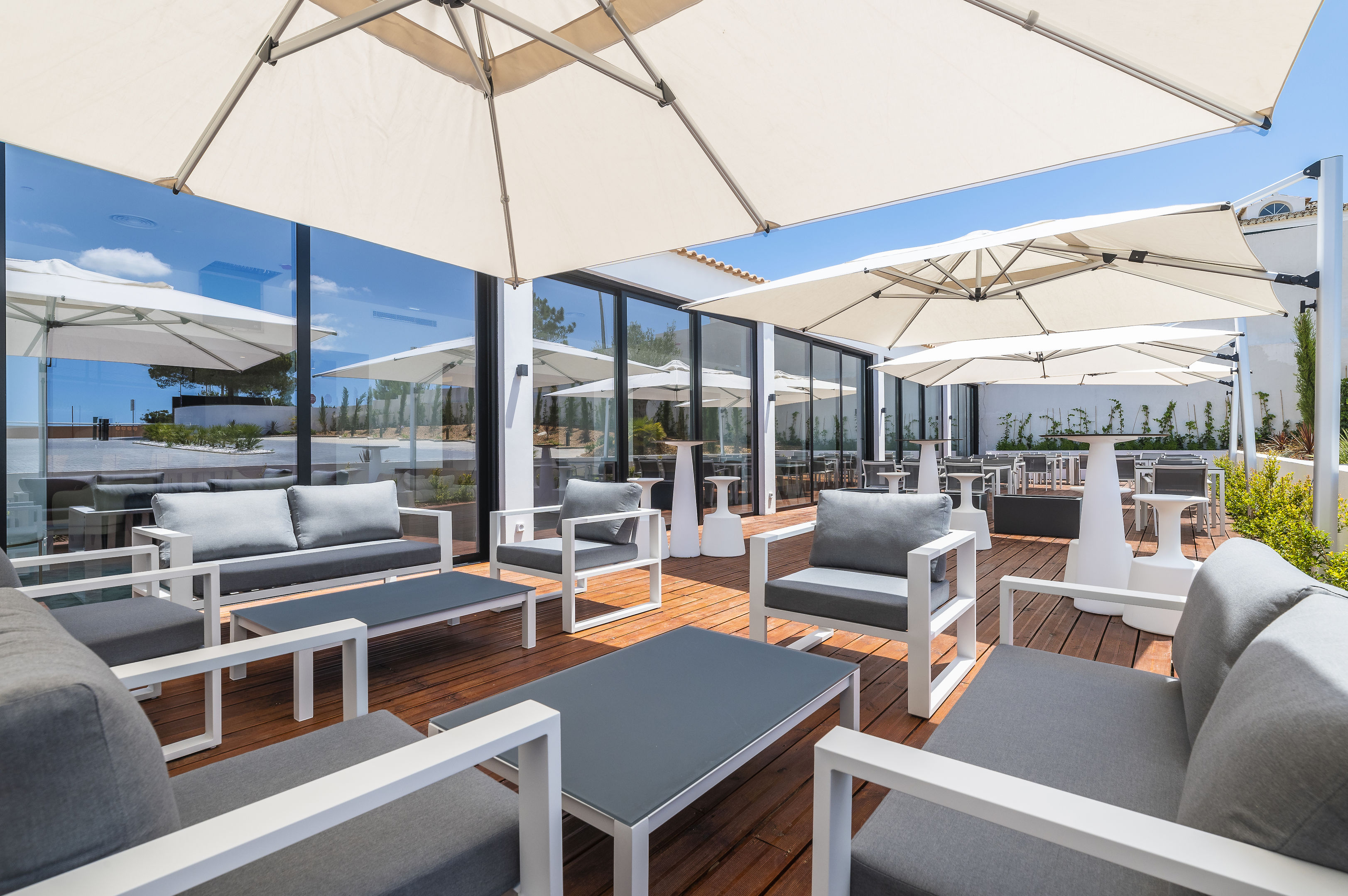Regency Salgados Hotel & Spa – Loungeterras, Albufeira