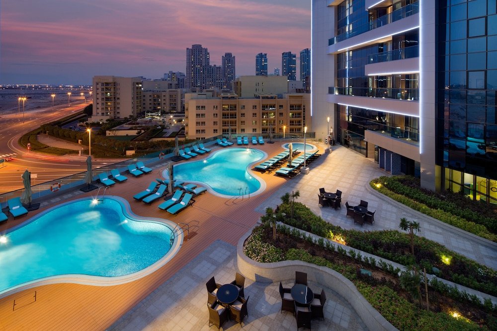 Millennium Place Barsha Heights Hotel & Apartments – Zwembad bij zonsondergang, Dubai