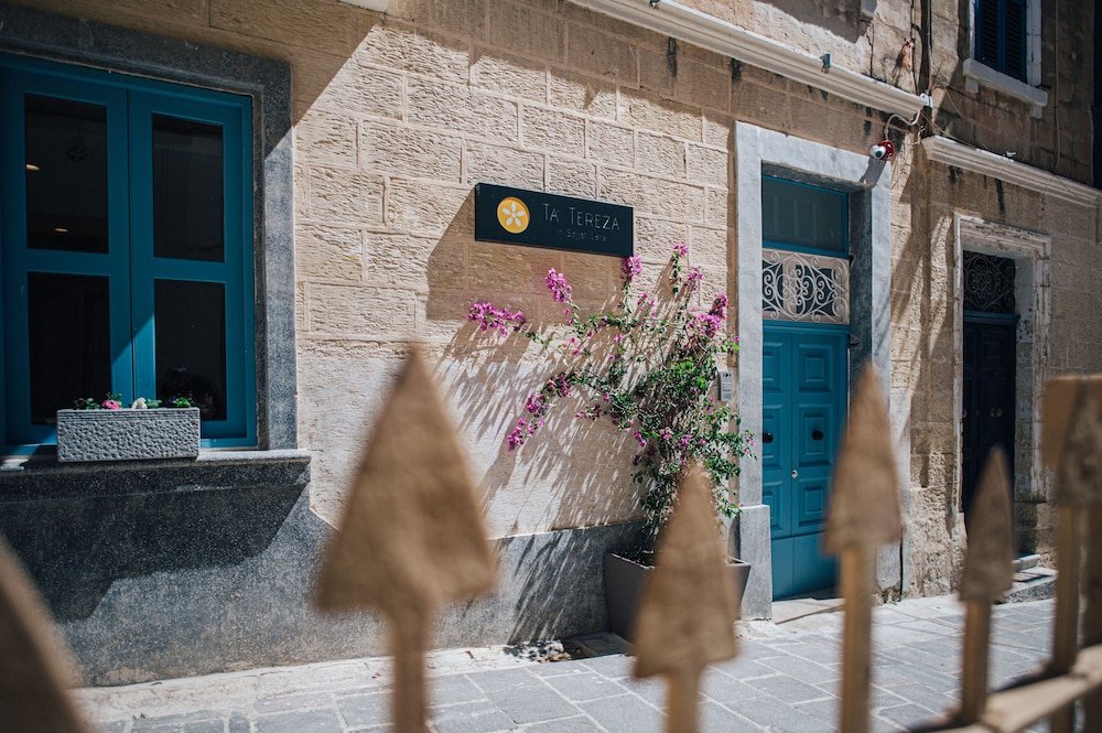 Ta' Tereza In Manwel Dimech – Ingang met blauwe deur, Sliema