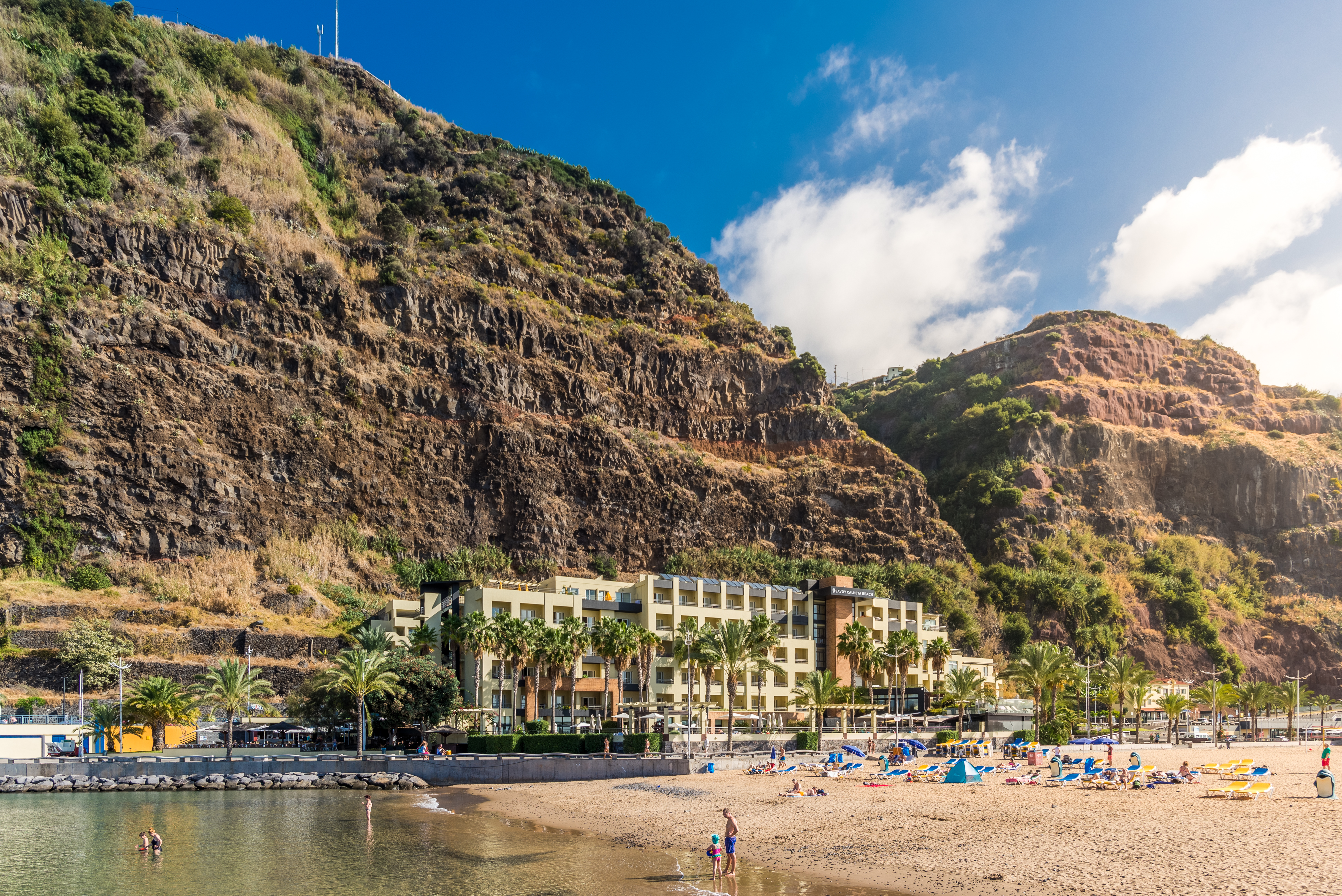 Calheta Beach – Hotel onder rotsen, Calheta