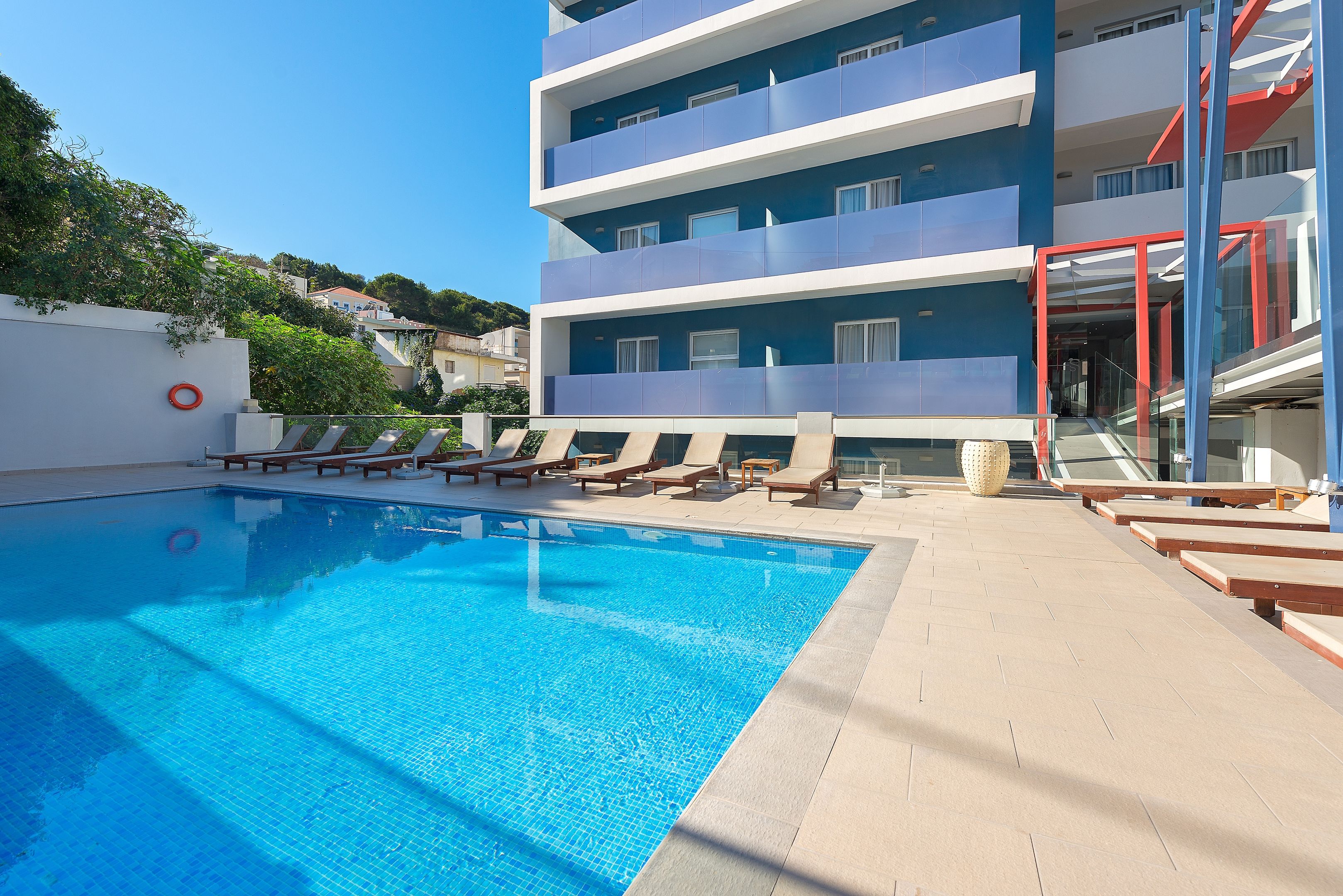 Semiramis City Hotel – Zwembad met hotelgevel, Rhodos Stad