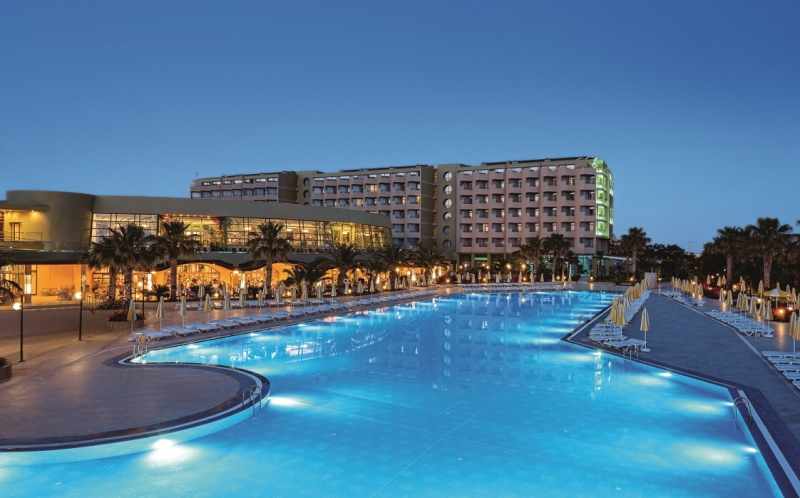 VONRESORT Golden Coast – Zwembad bij avond, Manavgat
